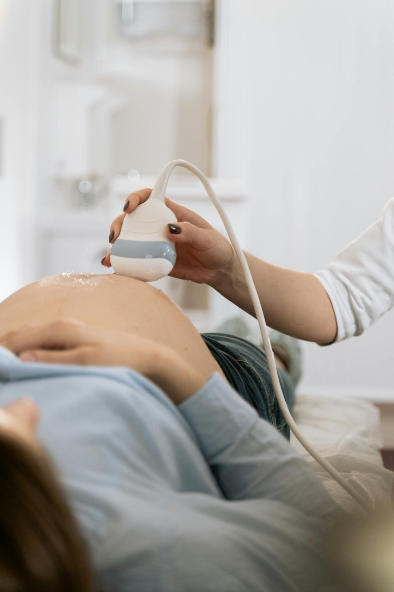 Une femme durant son échographie à l'hôpital | Source : Pexels