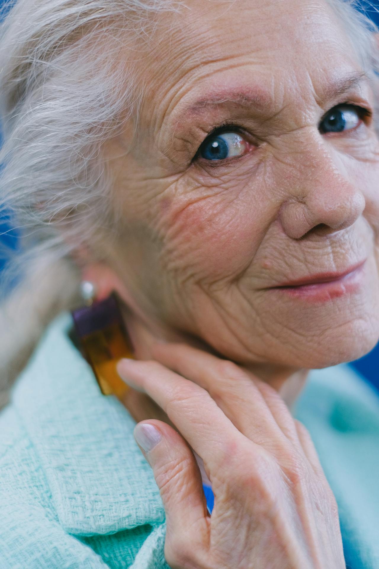 Une femme âgée souriante | Source : Pexels