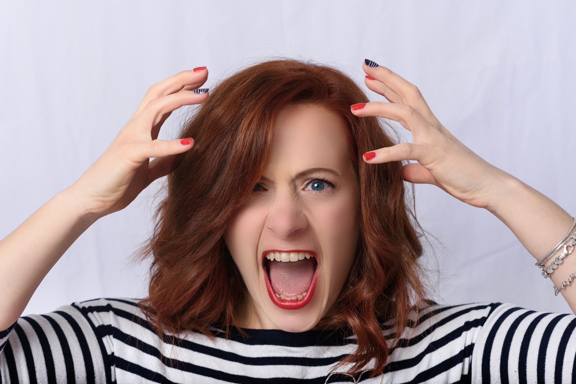 Une femme en colère qui crie après quelqu'un | Source : Unsplash