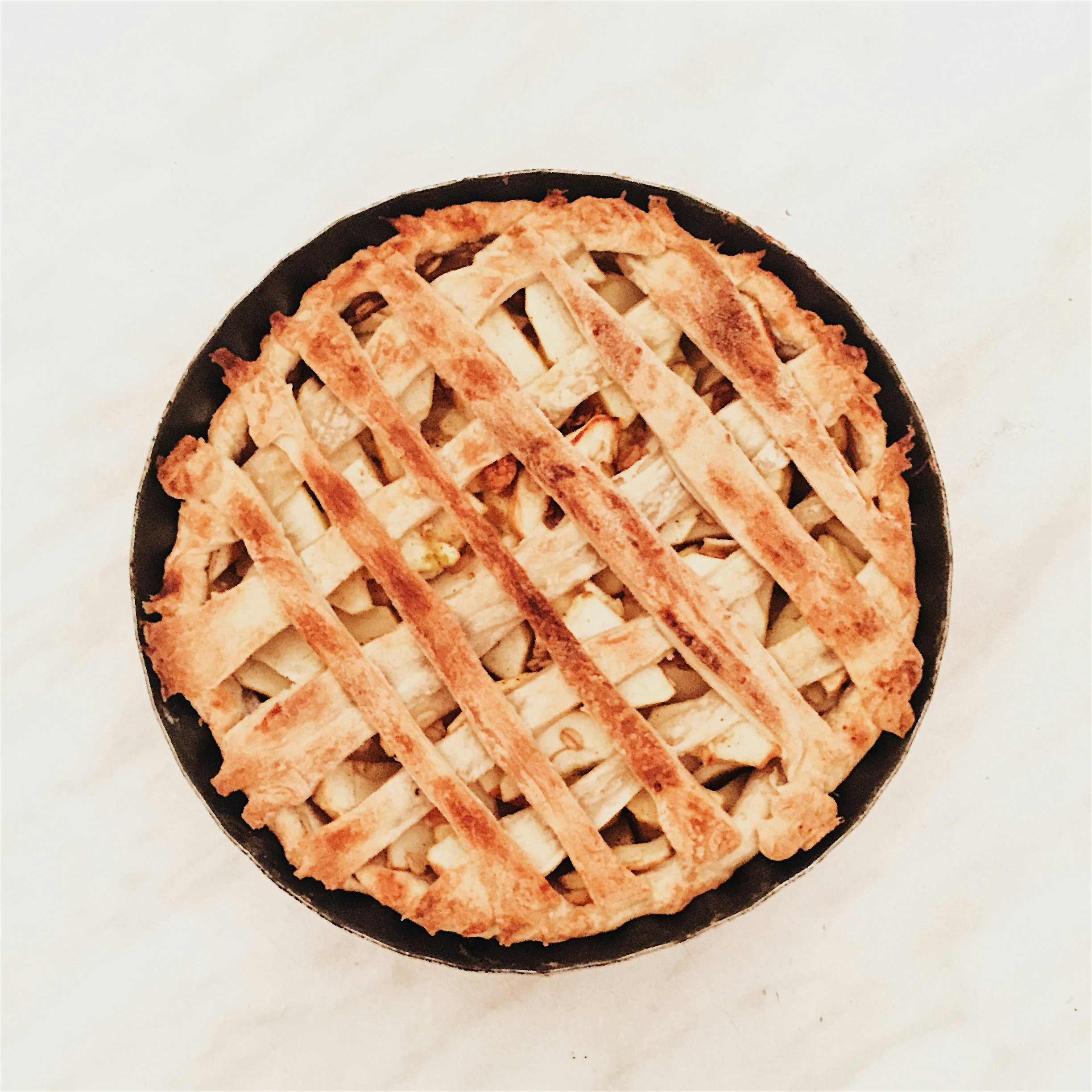 Une tarte sur une table | Source : Unsplash