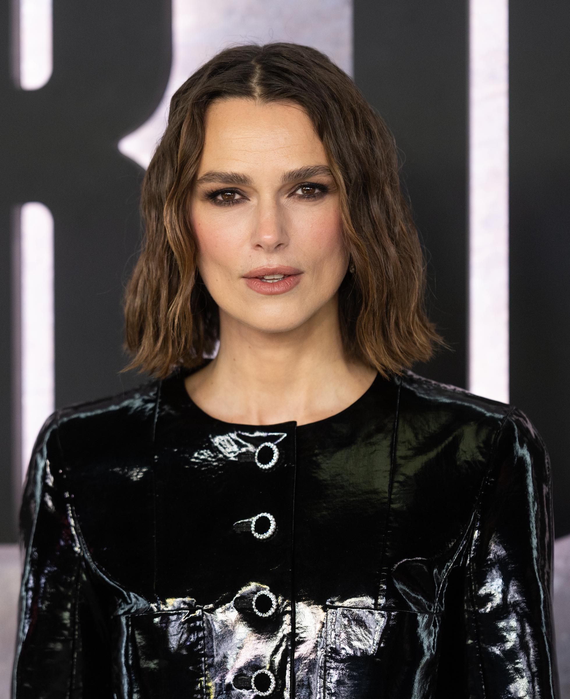 Keira Knightley assiste à la première mondiale de la première saison de « Black Doves » au BFI Southbank à Londres, en Angleterre, le 3 décembre 2024. | Source : Getty Images