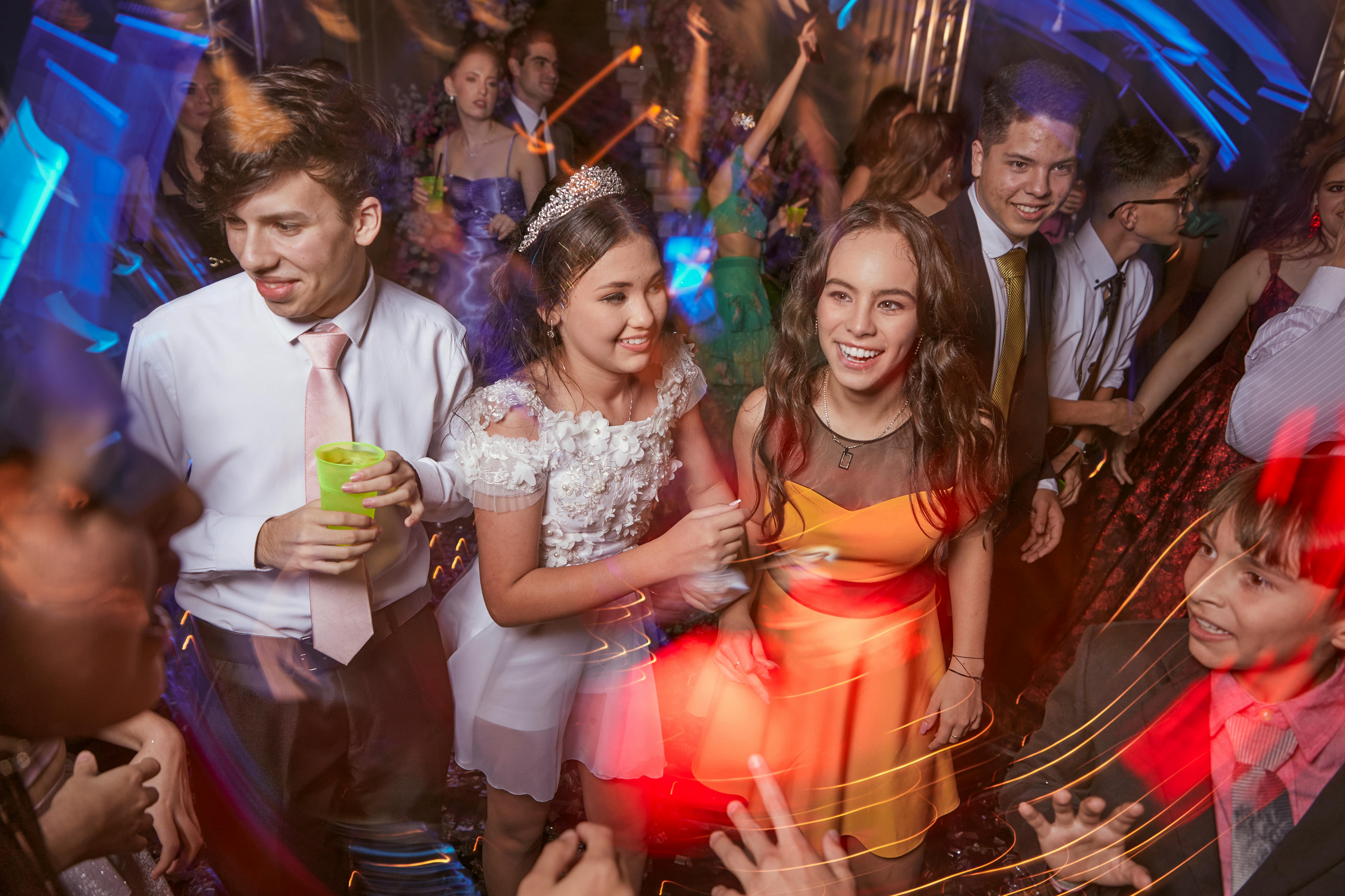 Des adolescents un bal de fin d'année | Source : Pexels