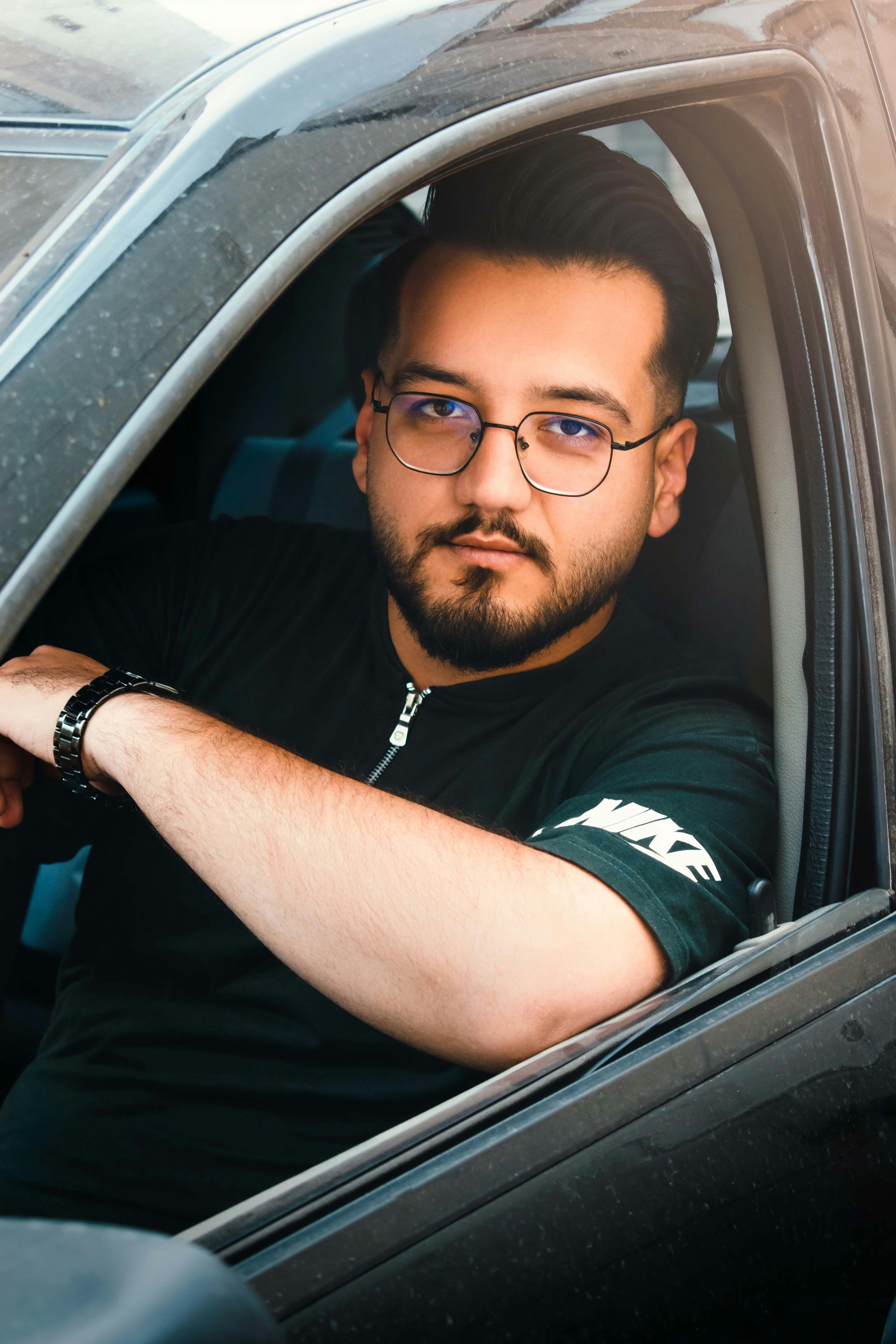 Un homme dans une voiture | Source : Pexels