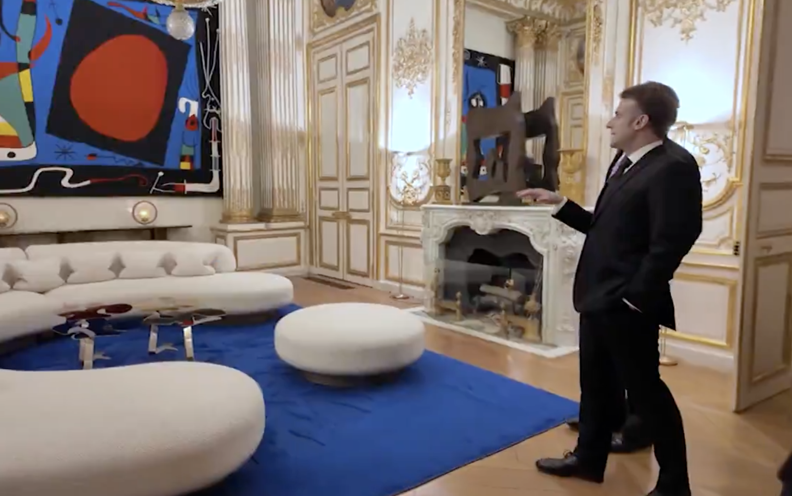 Emmanuel Macron et Richard Quest | Source : capture x.com/CNNFrancePR