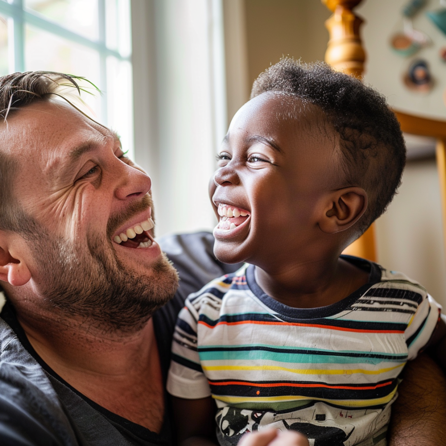 Un père qui rit avec son fils adoptif | Source : Midjourney