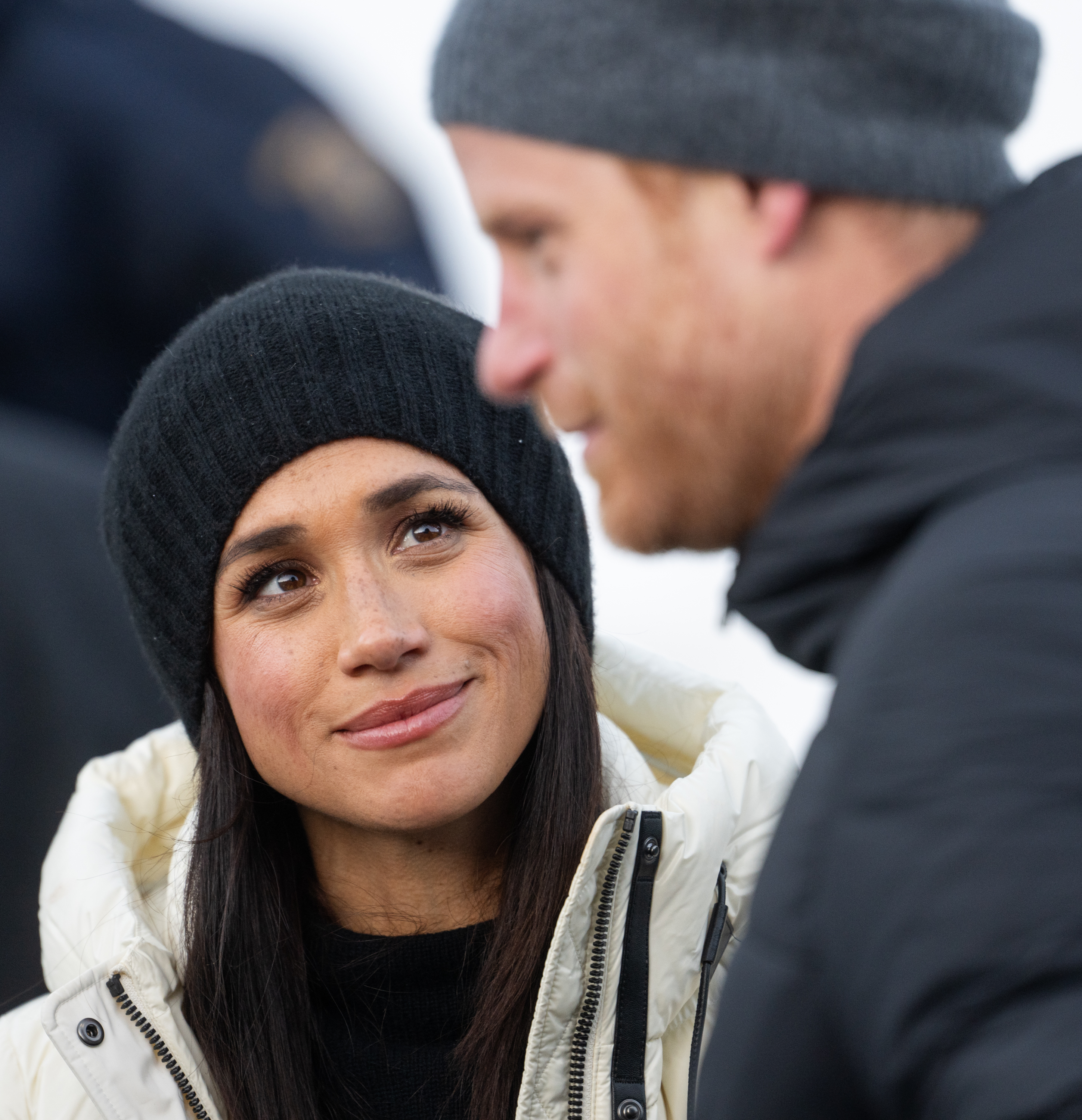 Meghan Markle et le prince Harry lors des finales de skeleton pendant la deuxième journée des Invictus Games à Whistler, en Colombie-Britannique, le 10 février 2025. | Source : Getty Images