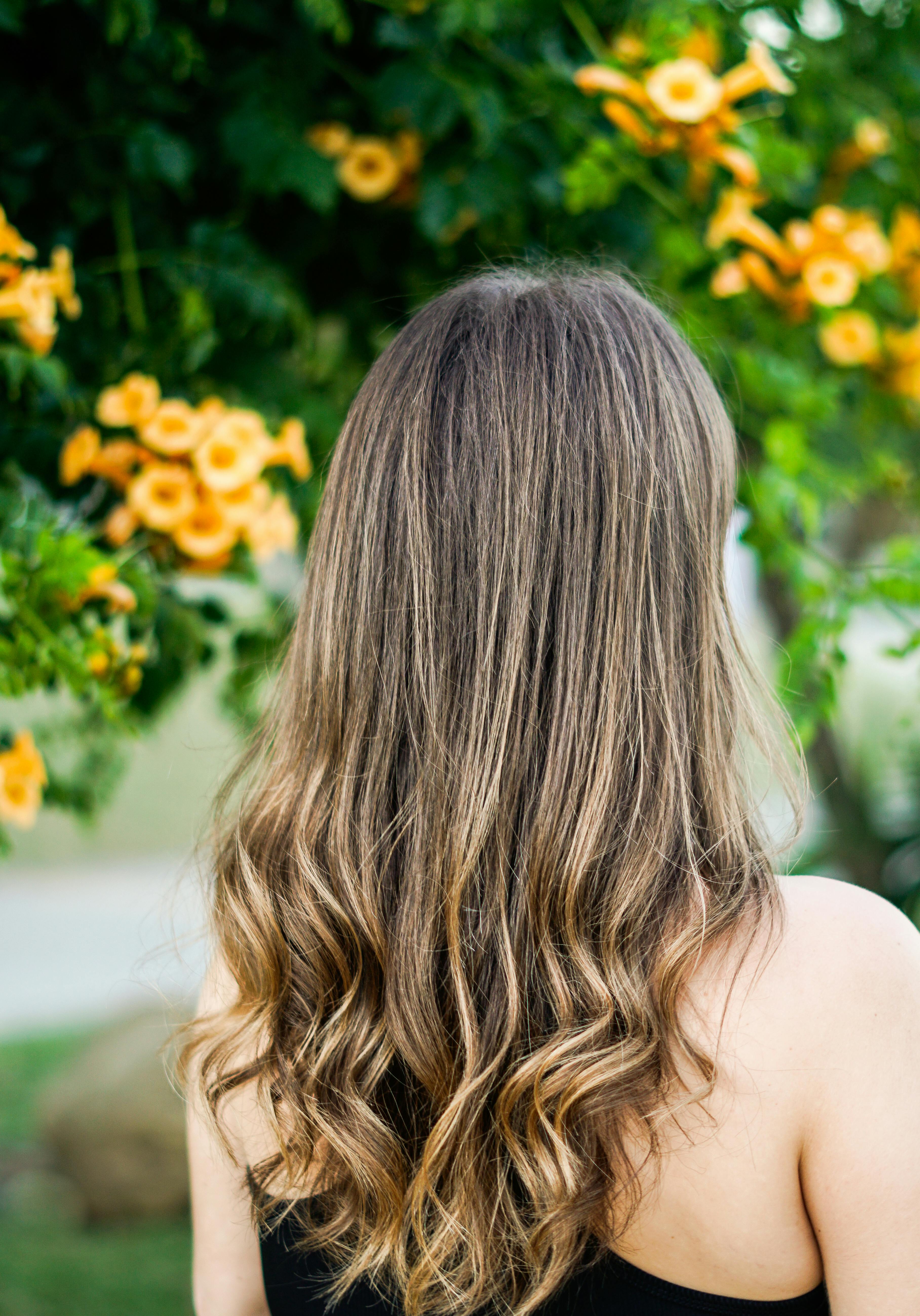 Une femme dans son jardin | Source : Pexels