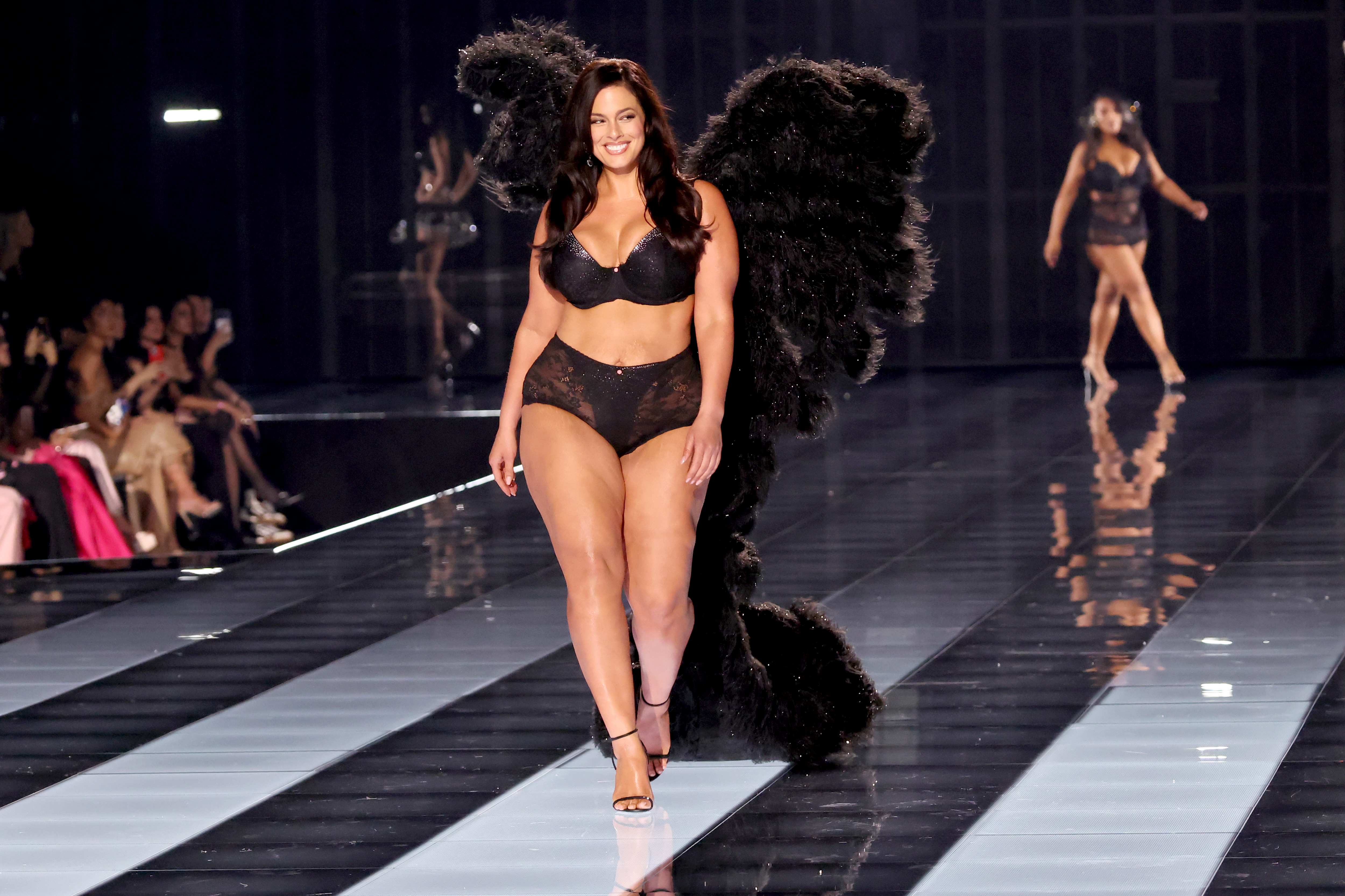 Ashey Graham au défilé de mode Victoria's Secret qui s'est tenu aux Steiner Studios le 15 octobre 2025 à New York | Source : Getty Images