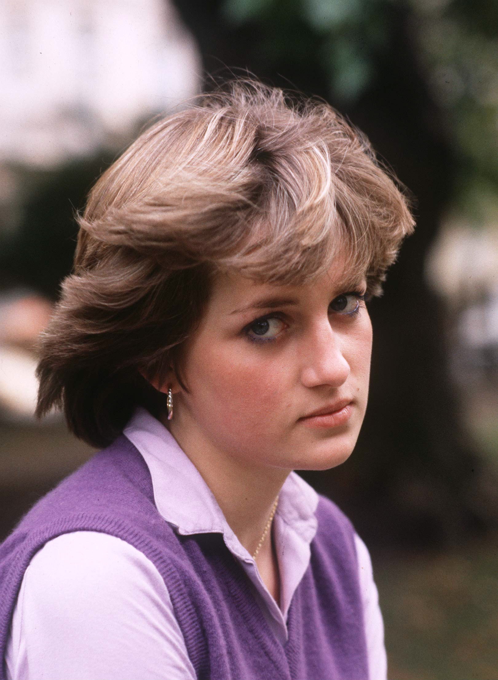 Diana, princesse de Galles, pose pour un portrait alors qu'elle est adolescente à l'école maternelle The Young England Kindergarten à Londres, Angleterre, vers 1980. | Source : Getty Images