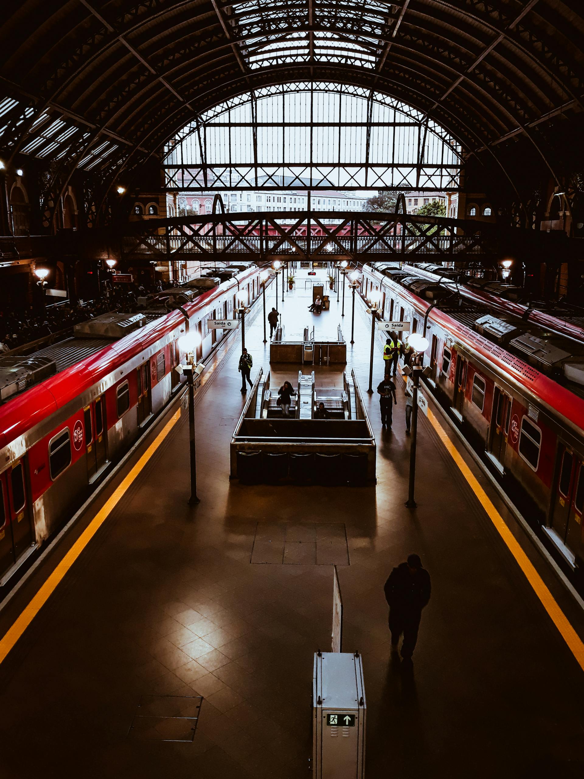 L'intérieur d'une gare | Source : Pexels