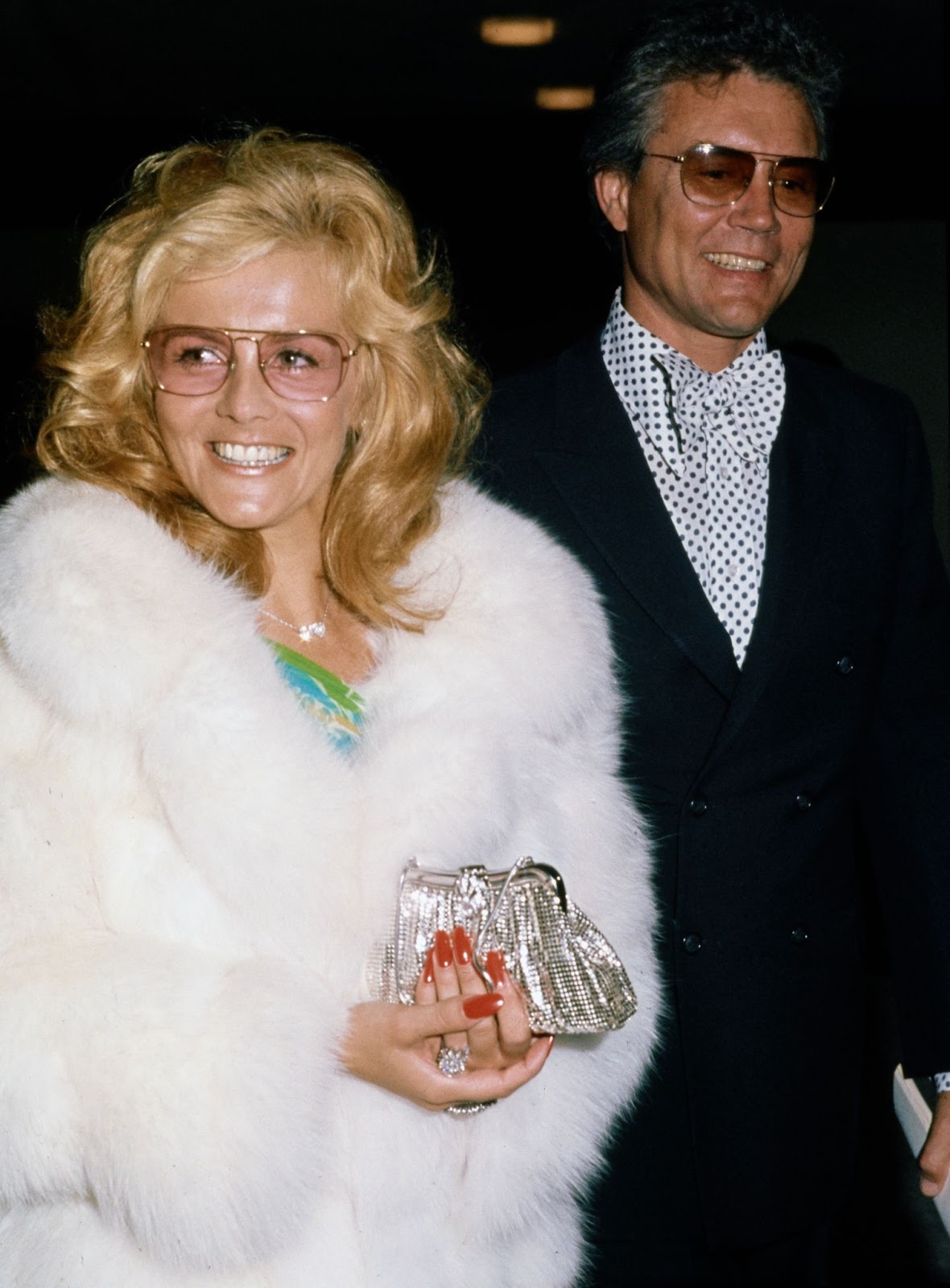 La star de télévision et Roger Smith lors de la 25e cérémonie des Primetime Emmy Awards, le 20 mai 1973, à Los Angeles, en Californie. | Source : Getty Images