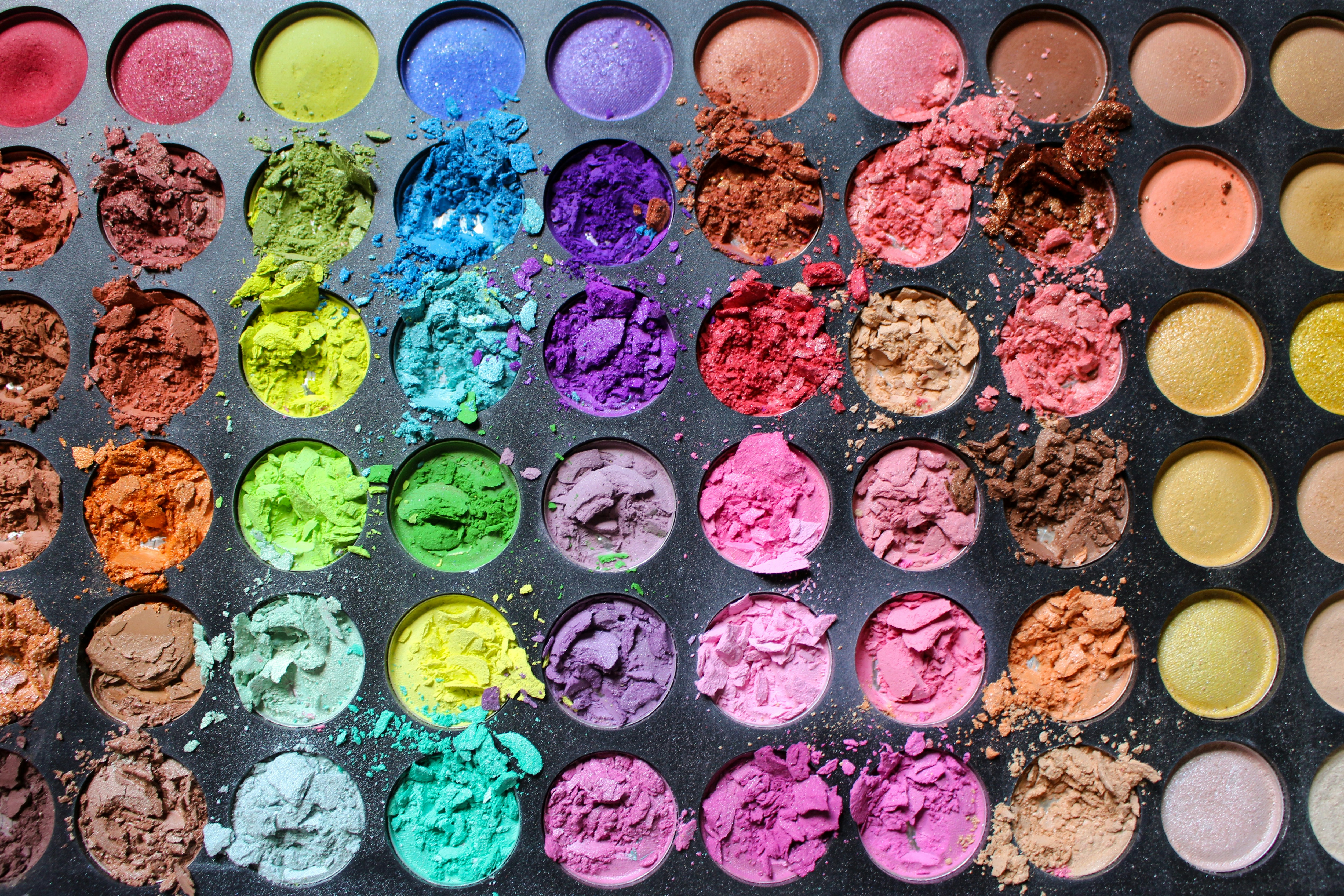 Une palette de maquillage cassée | Source : Unsplash