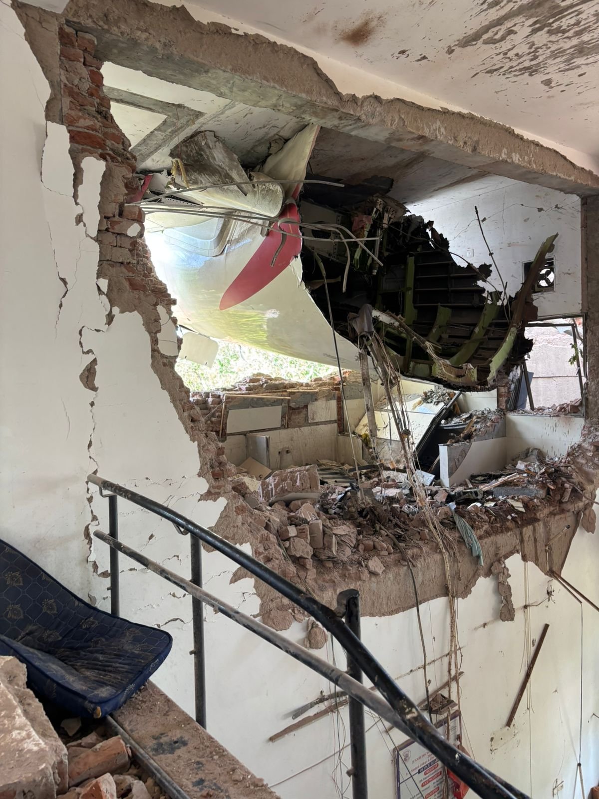Partie de l'avion endommagé, d'après un post daté du 12 juin 2025 | Source : X/NDTVProfitIndia