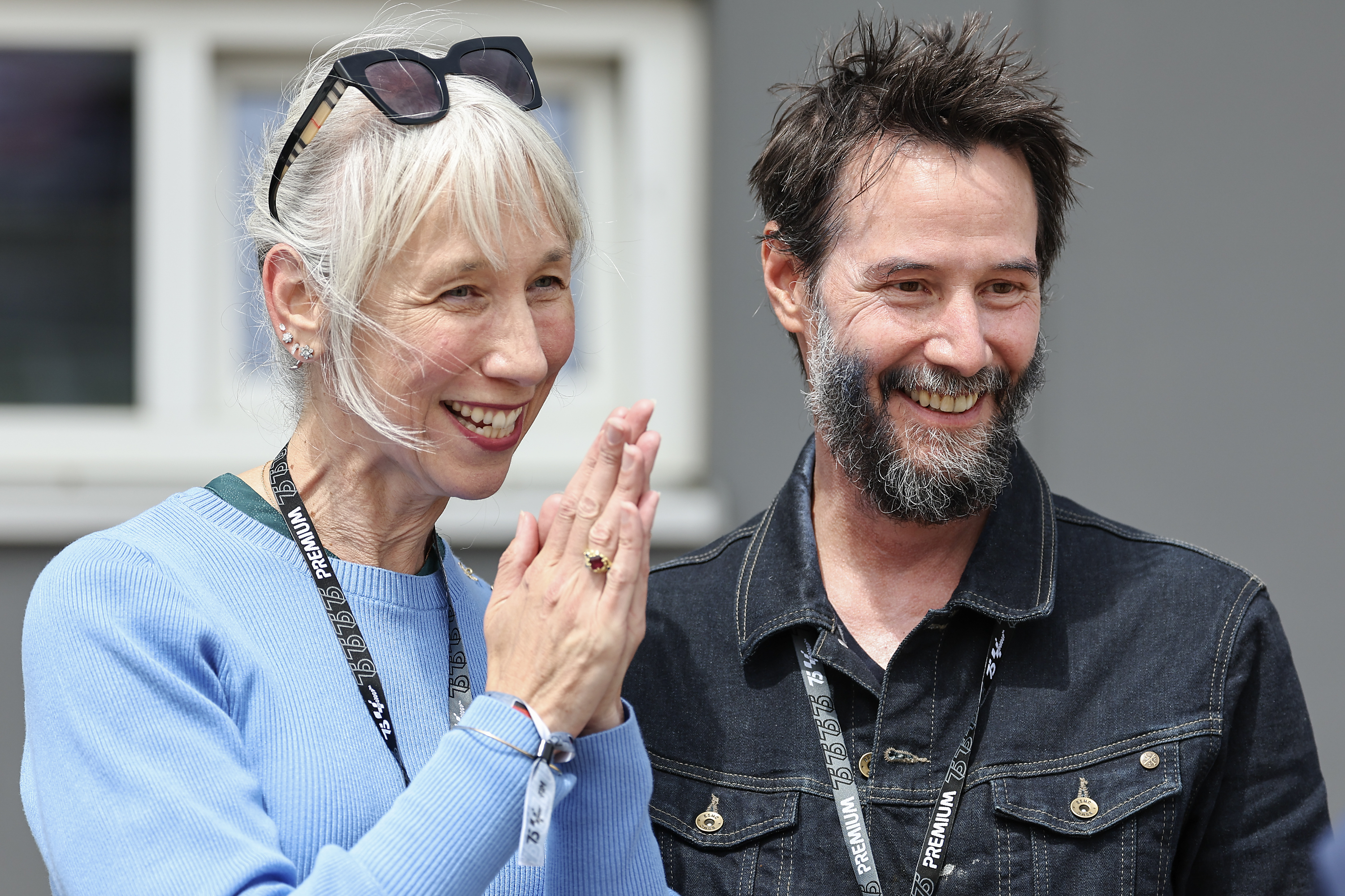 Alexandra Grant et Keanu Reeves lors du Grand Prix moto d'Allemagne sur le circuit Sachsenring à Hohenstein-Ernstthal, le 7 juillet 2024. | Source : Getty Images