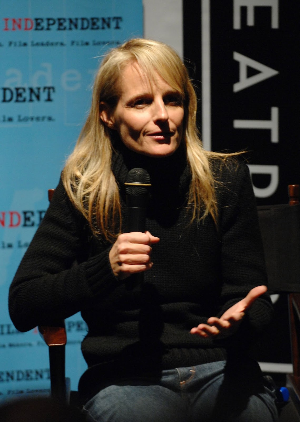 Helen Hunt s'exprimant lors d'une séance de questions-réponses après la projection du film « Une histoire de famille » le 14 avril 2008 à Los Angeles, en Californie. | Source : Getty Images