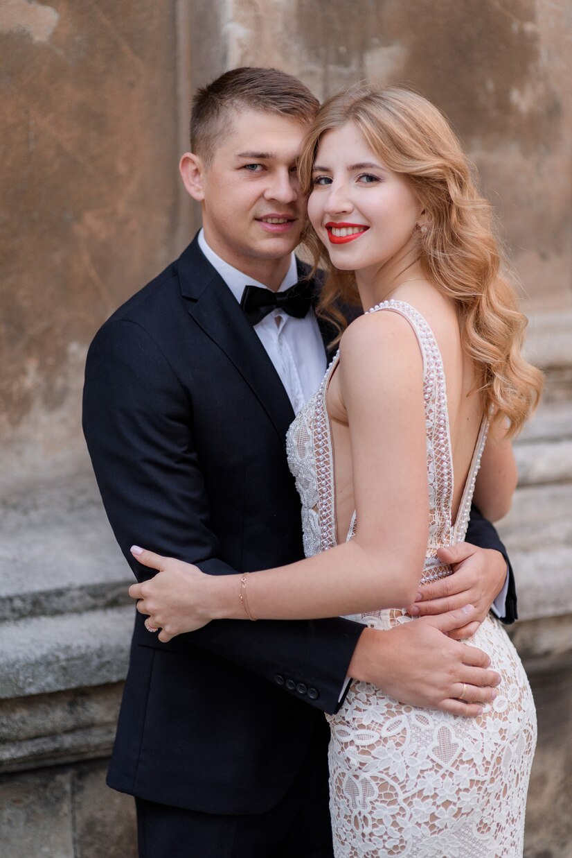 Un couple de bal de fin d'année | Source : Freepik