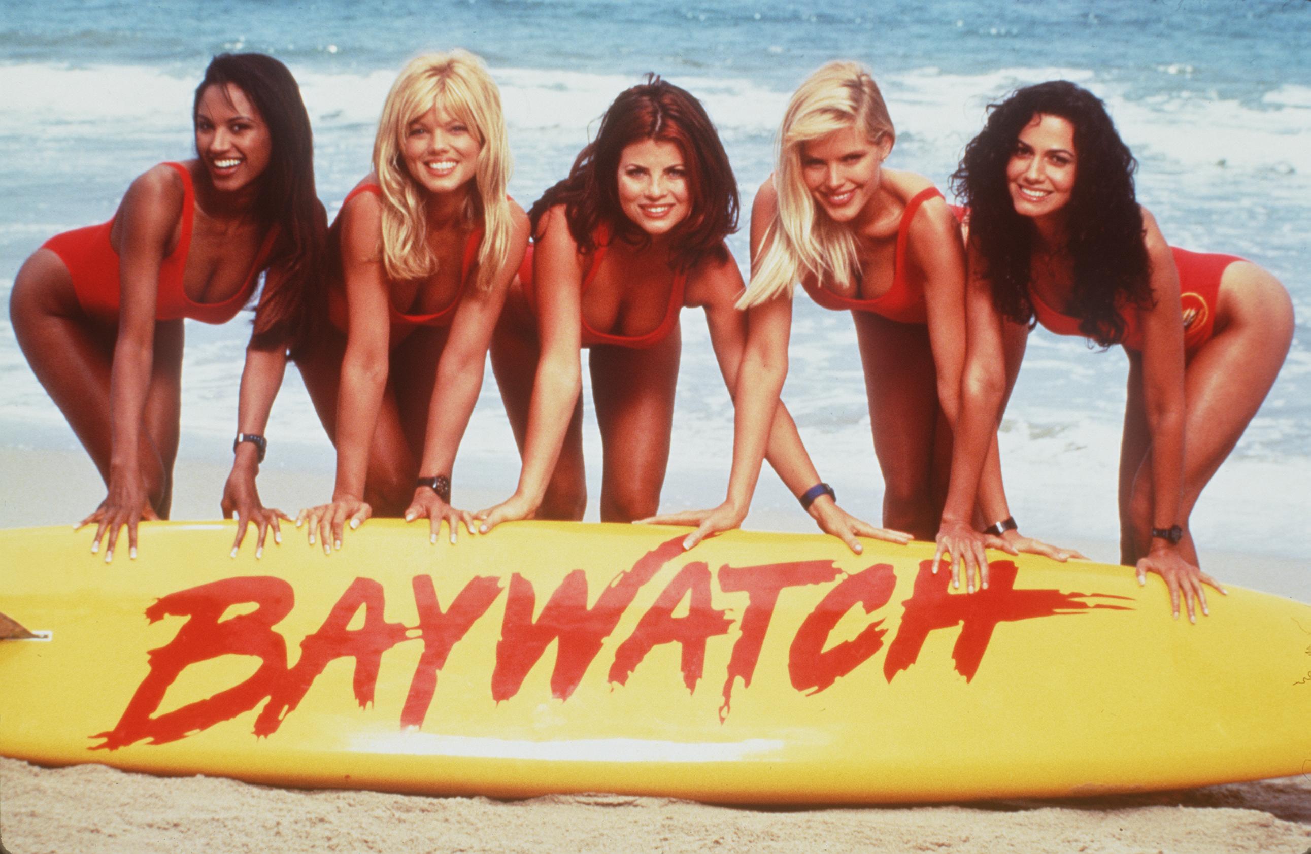 Les filles de la série « Alerte à Malibu », Traci Bingham, Donna D'Errico, Yasmine Bleeth, Gena Lee Nolin et Nancy Valen, vers 1996 | Source : Getty Images