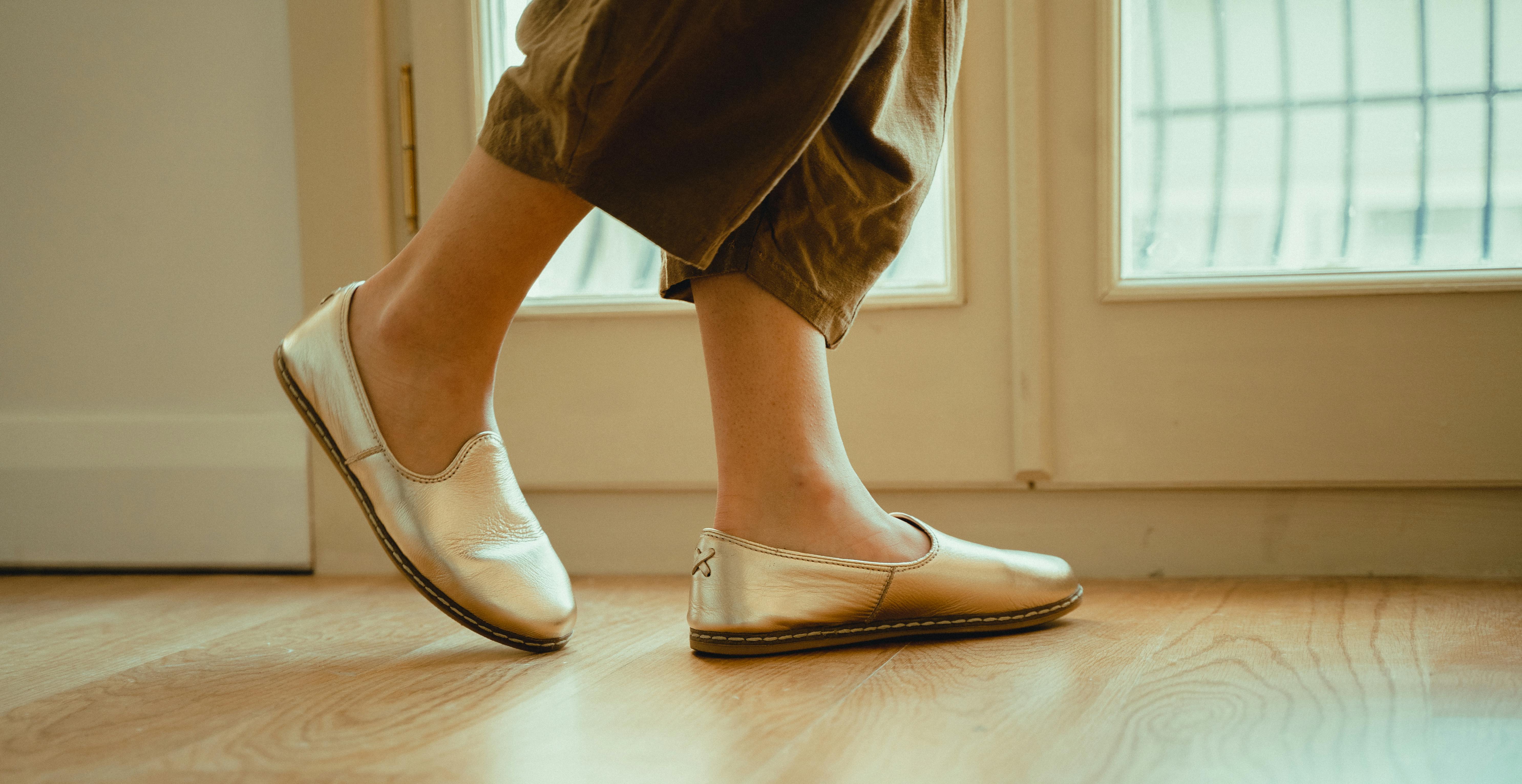 Les jambes d'une femme qui s'éloigne | Source : Pexels