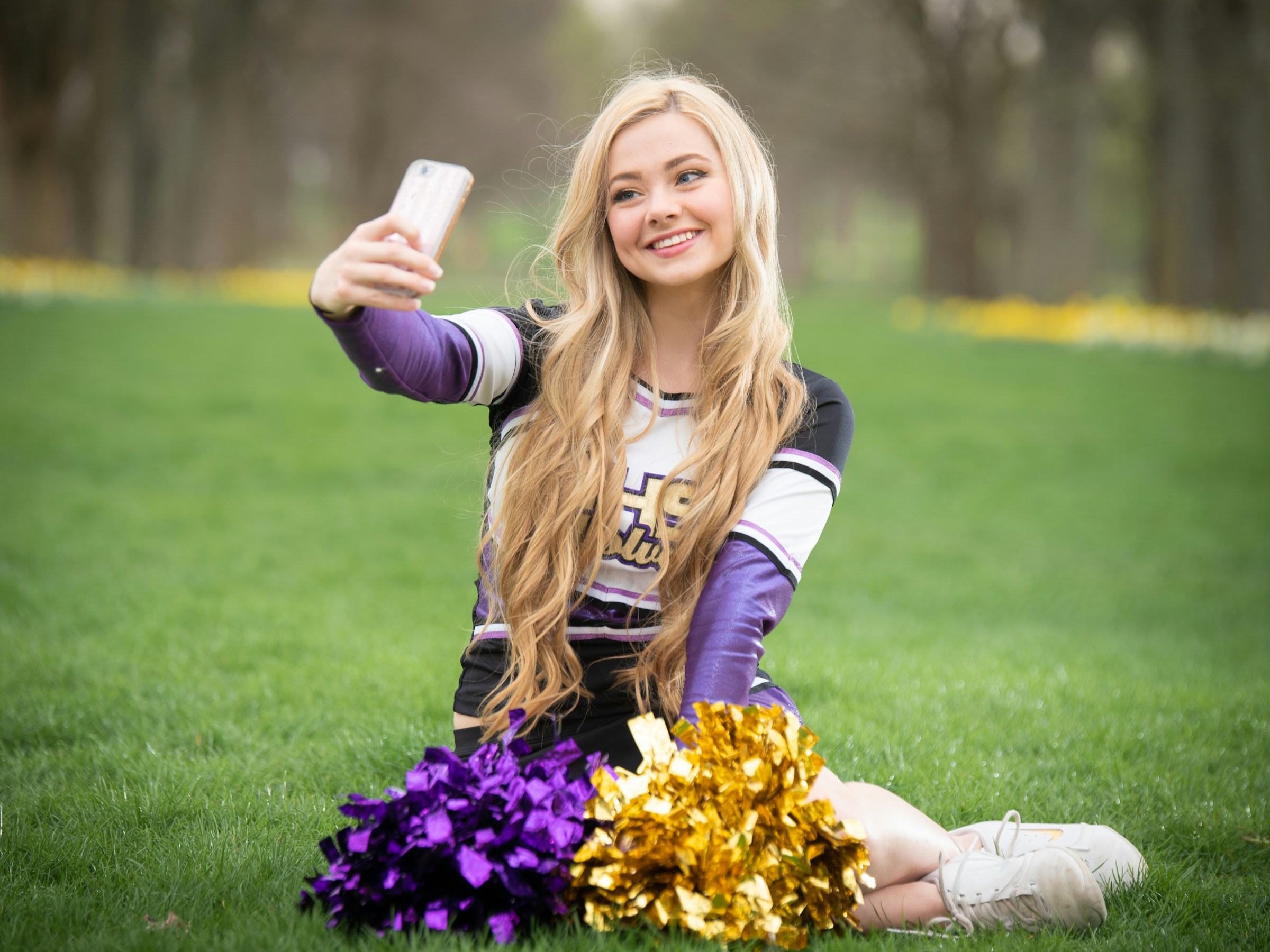 Une jeune pom-pom girl qui prend un selfie | Source : Unsplash