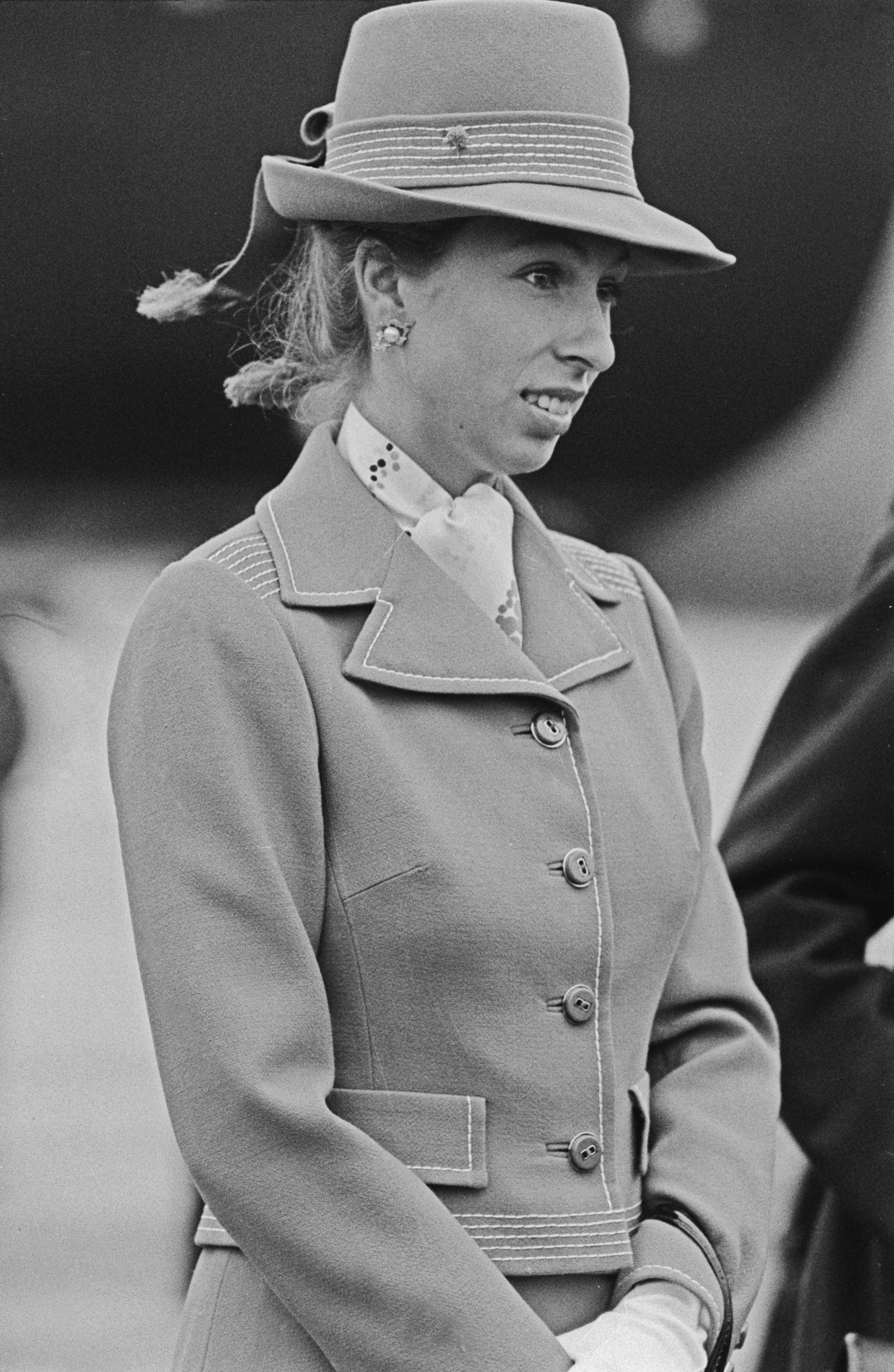La princesse Anne photographiée à l'aéroport d'Heathrow le 1er mars 1974, à Londres, en Angleterre. | Source : Getty Images
