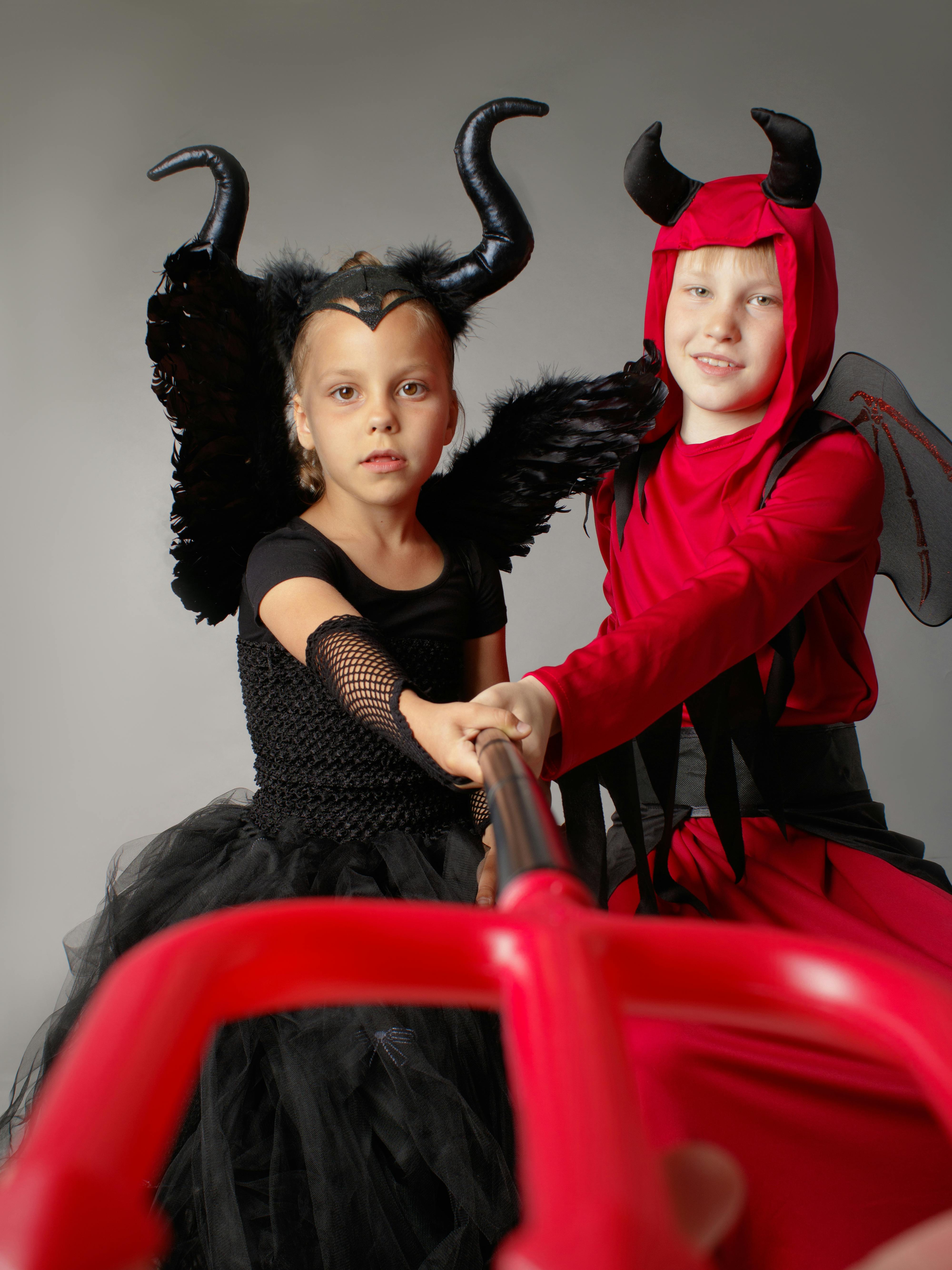 Deux enfants dans leurs costumes d'Halloween | Source : Pexels