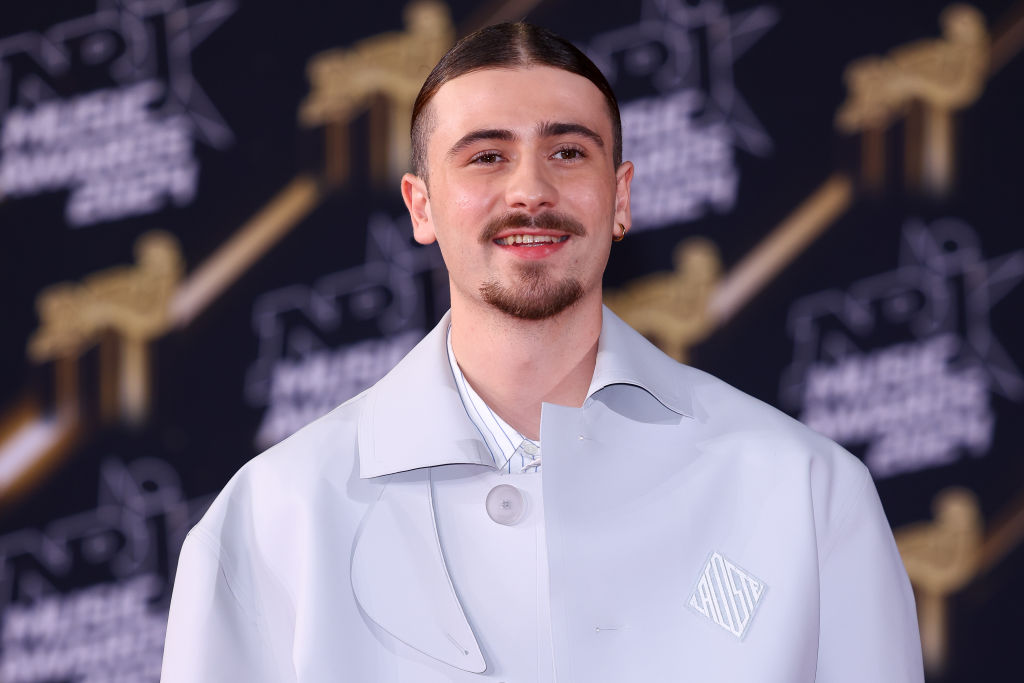 CANNES, FRANCE - 01 NOVEMBRE : Pierre Garnier assiste aux 26ème NRJ Music Awards le 01 novembre 2024 à Cannes, France. (Photo par Marc Piasecki/Getty Images)