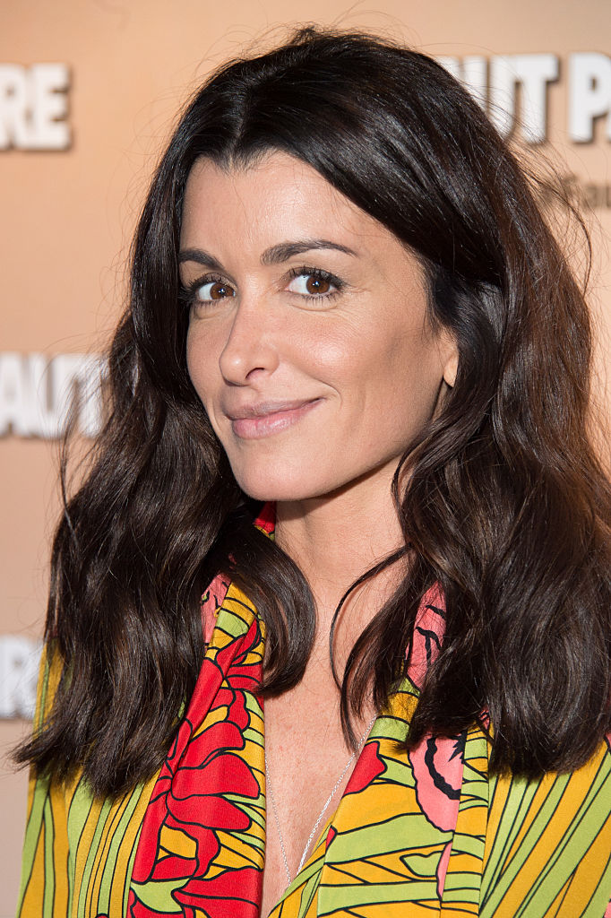 L'actrice Jenifer Bartoli assiste à la première du film « Faut Pas Lui Dire » à l'UGC Cine Cité Bercy, le 2 janvier 2017 à Paris, en France I Source : Getty Images