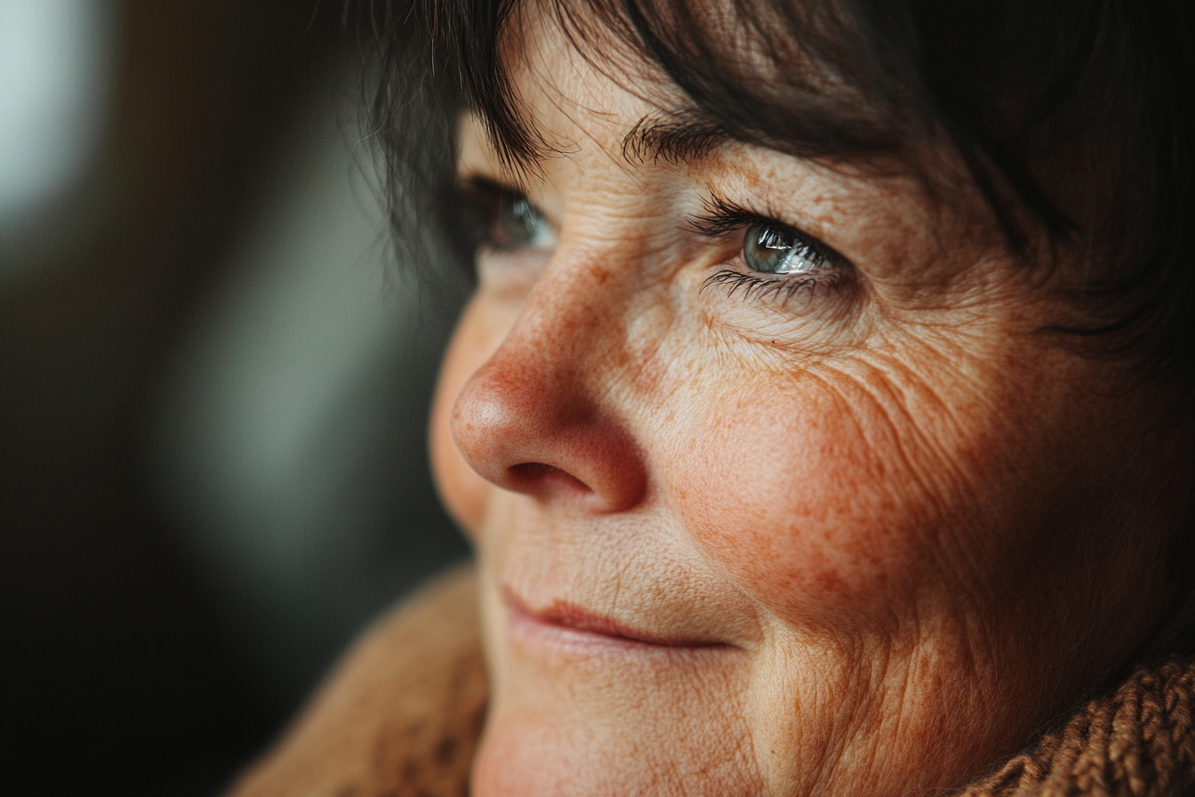 Une femme souriante | Source : Midjourney