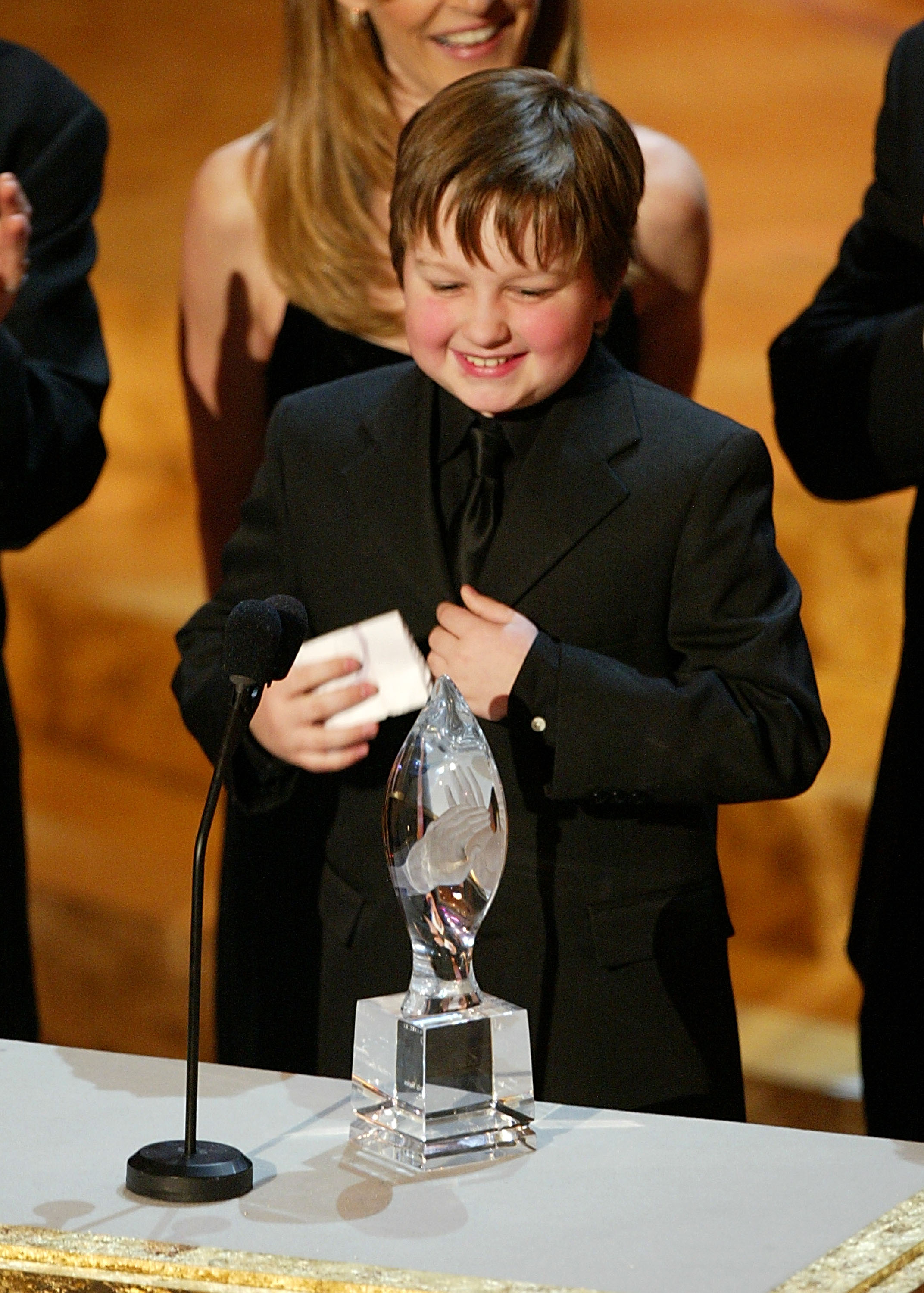L'acteur recevant un prix aux People's Choice Awards pour son rôle dans Mon oncle Charlie à Los Angeles en 2004 | Source : Getty Images
