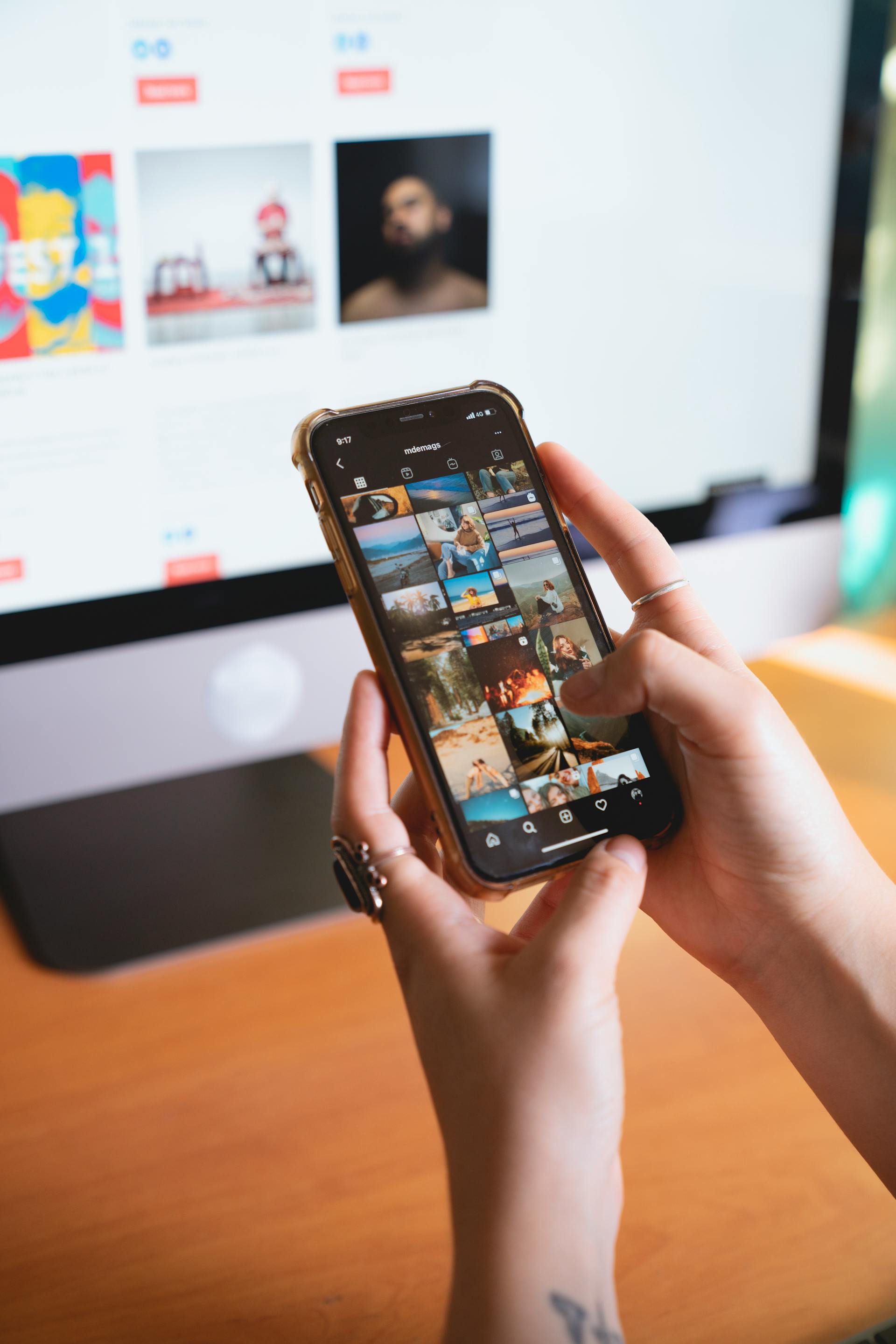 Quelqu'un tenant un téléphone | Source : Pexels