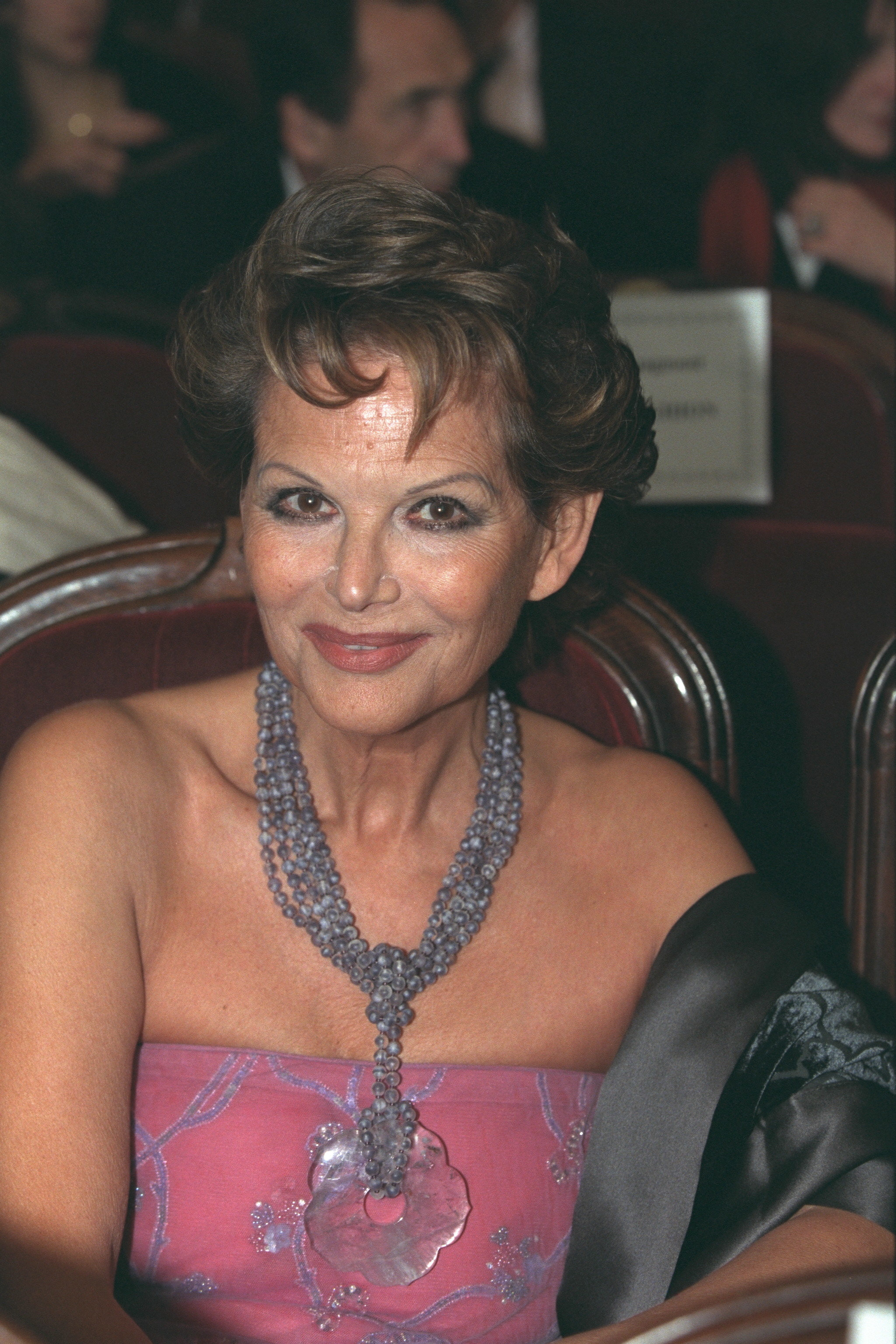 Claudia Cardinale assiste à la cérémonie de remise des prix Lumières de Paris à Paris, France, le 14 janvier 1999. | Source : Getty Images