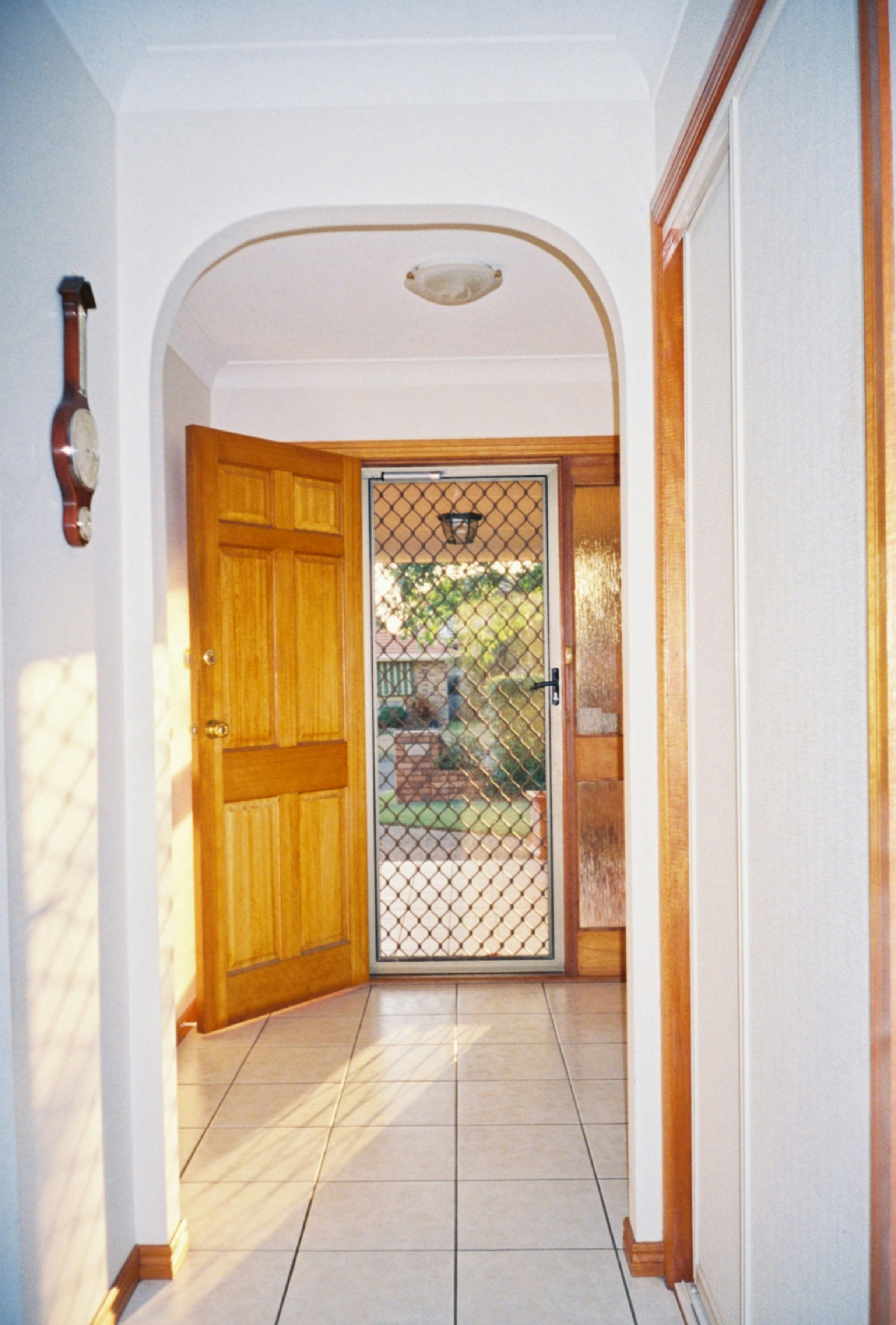 Une porte d'entrée ouverte | Source : Unsplash
