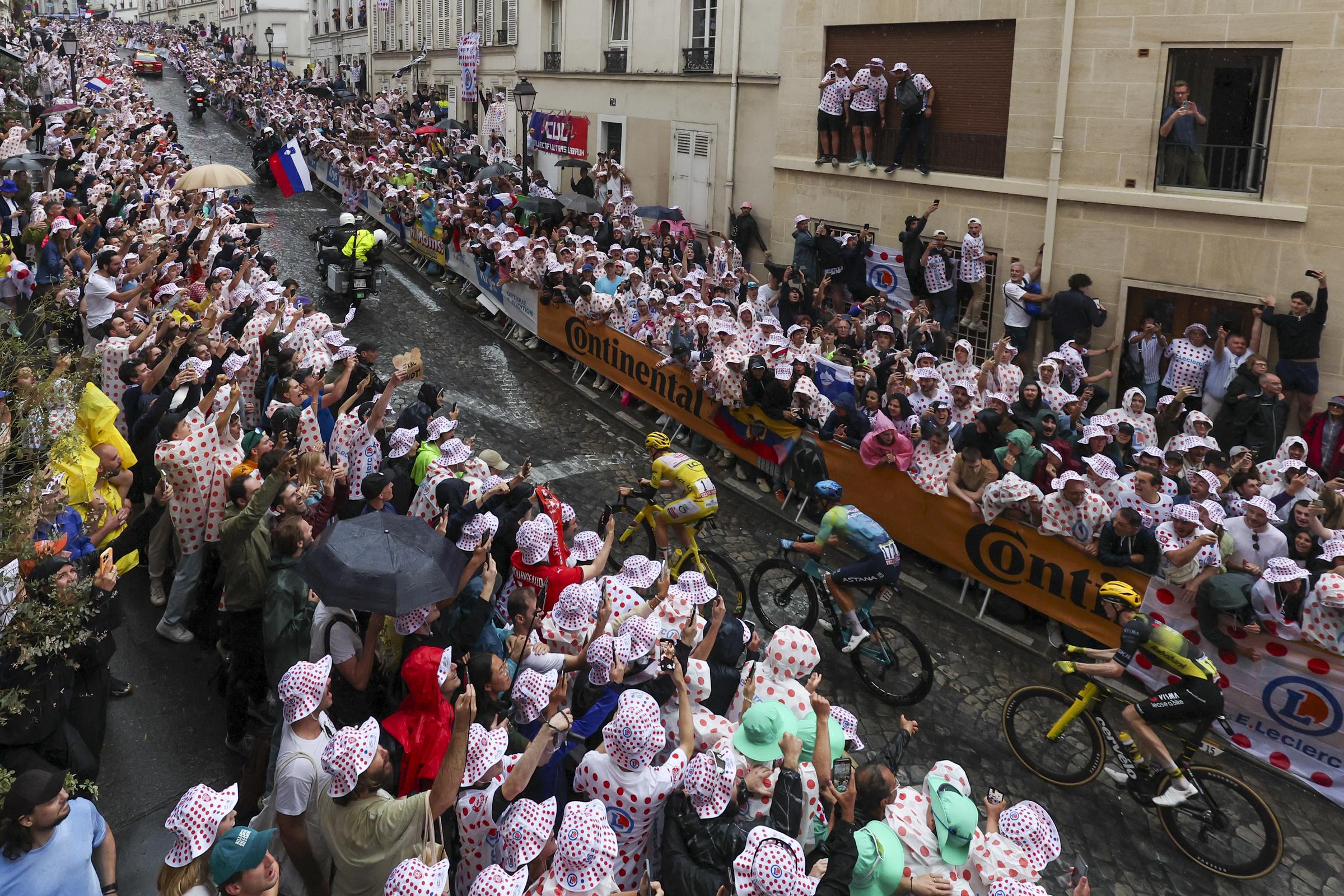 Tadej Pogacar, de Slovénie (UAE Team Emirates - XRG), en maillot jaune de leader, lors de la 21e étape du Tour de France, le 27 juillet 2025 à Paris, France I Source : Getty Images