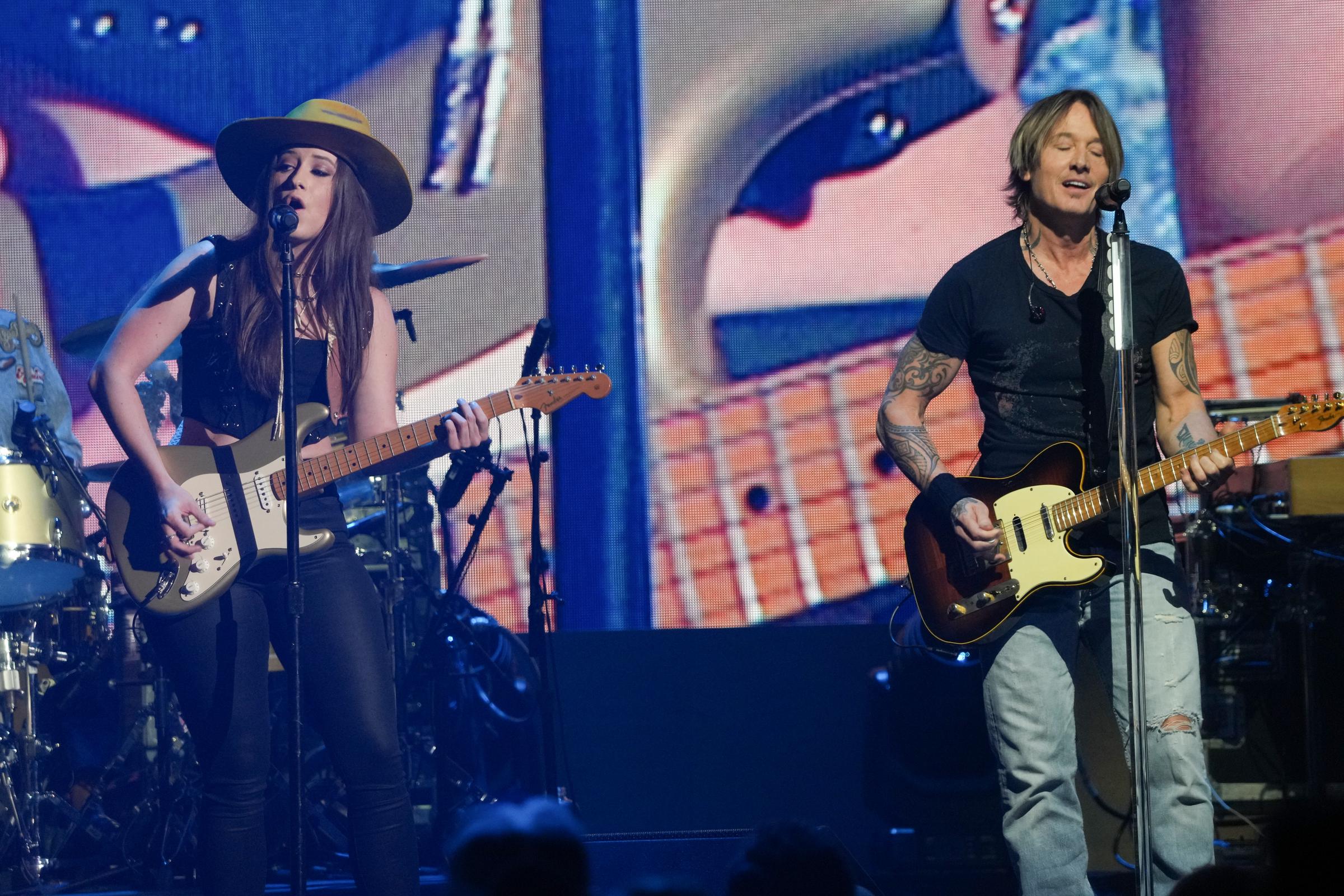 Maggie Baugh et Keith Urban se produisent au festival iHeartCountry à Austin, au Texas, le 4 mai 2024 | Source : Getty Images