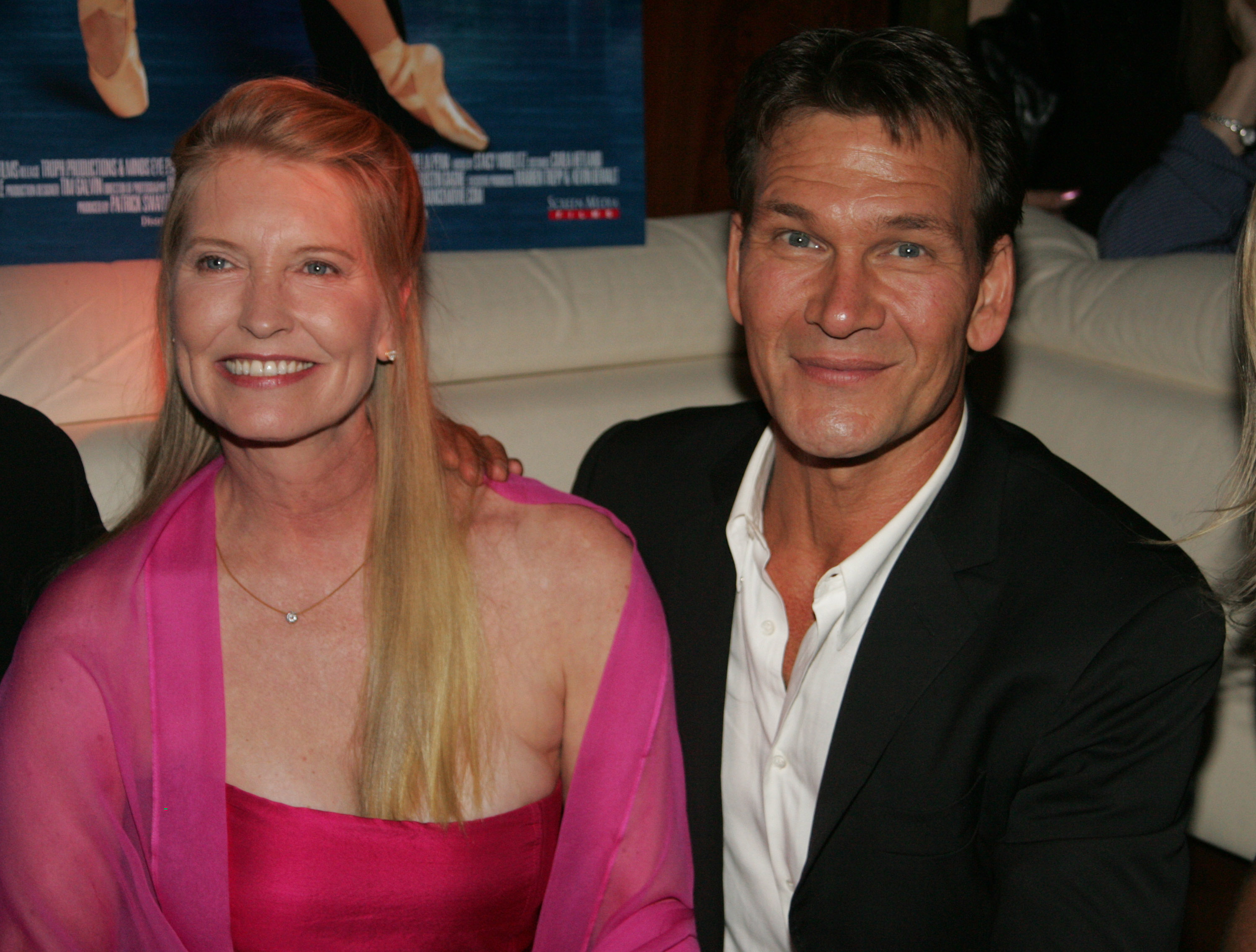 Lisa Niemi et Patrick Swayze lors d'une célébration pour leur film « One Last Dance » en 2005. | Source : Getty Images