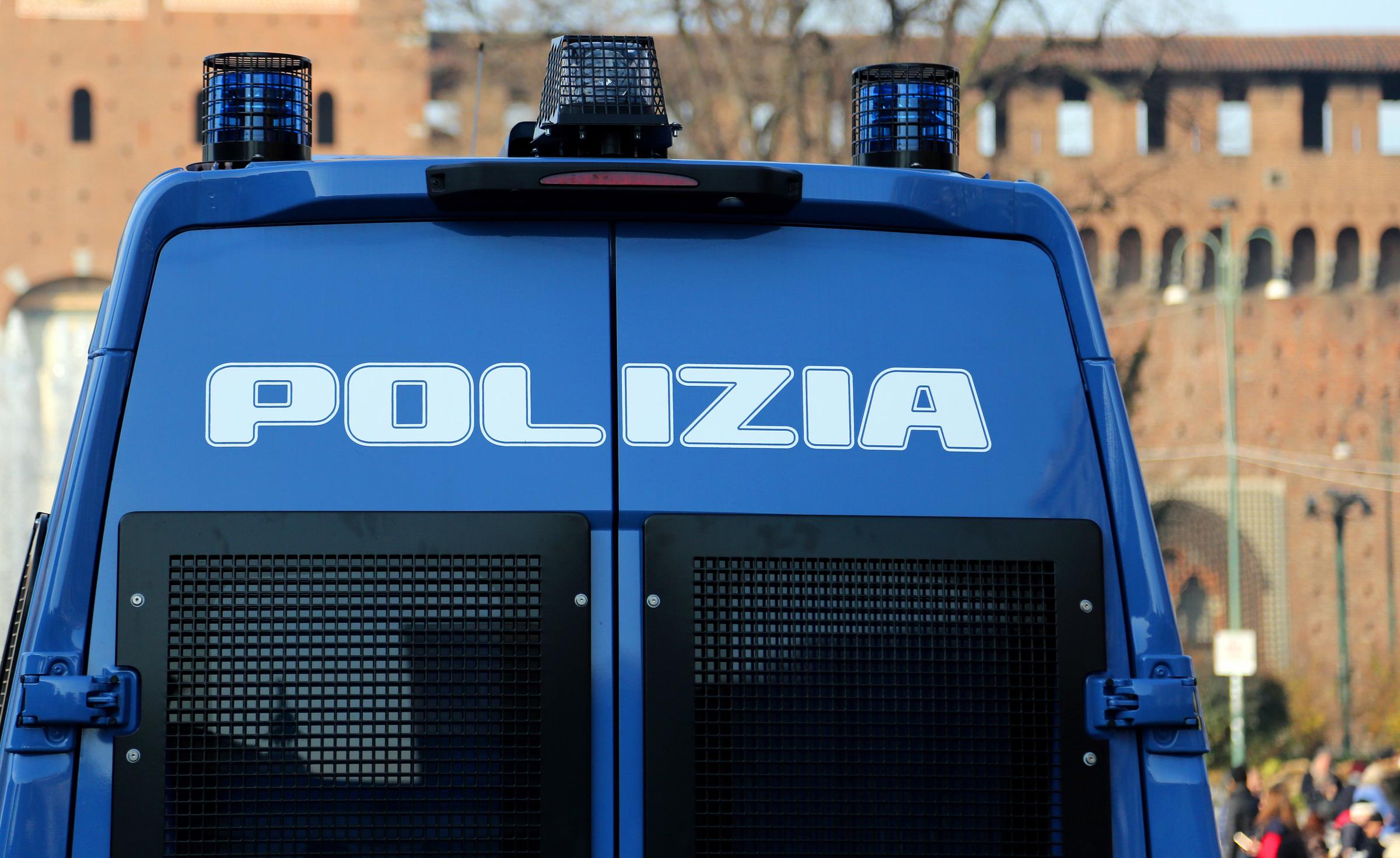 Camion blindé de la police italienne avec l'inscription « POLIZIA », qui signifie « POLICE » en italien. I À des fins d'illustration uniquement. I Source : Getty Images