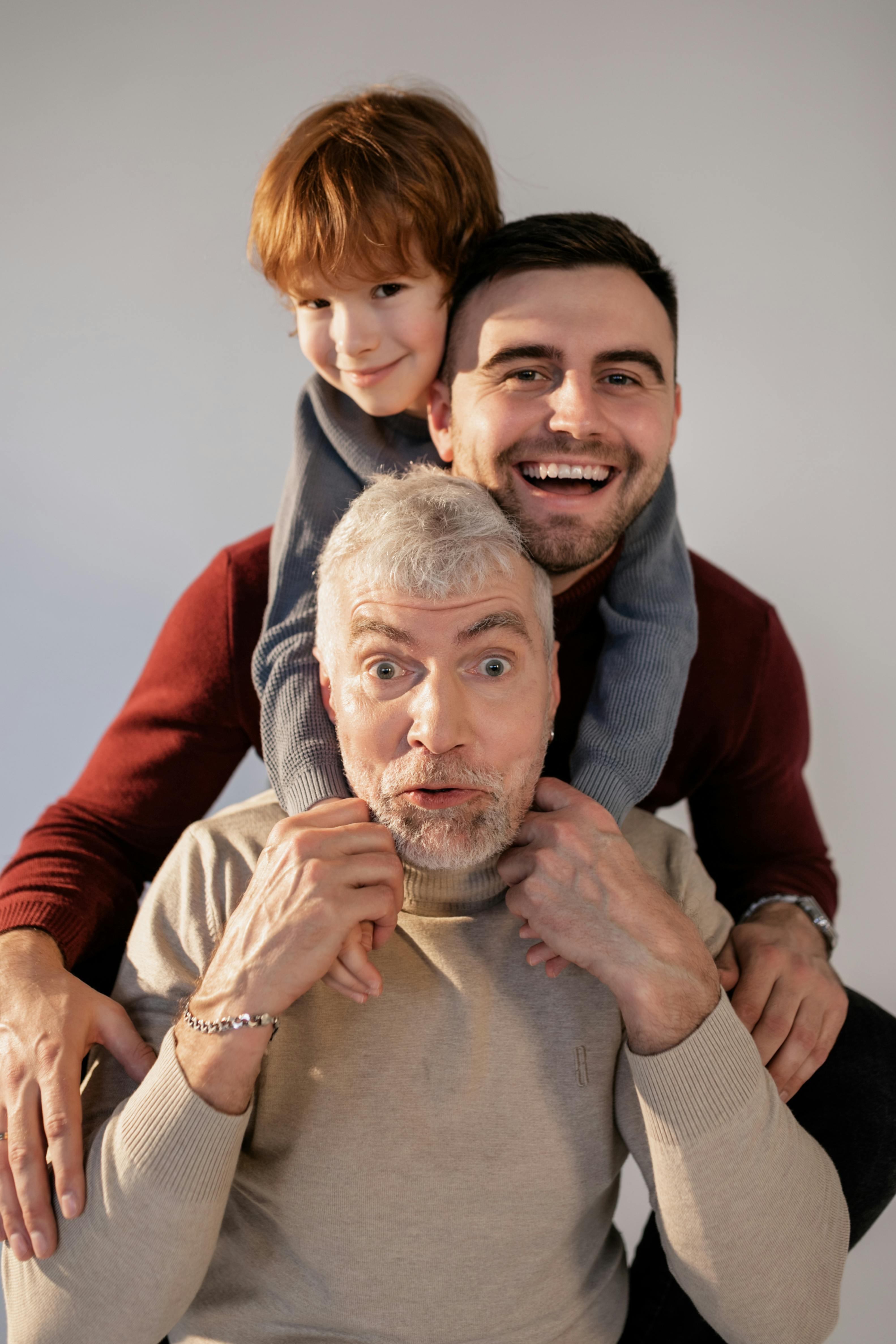 Trois générations en train de s'amuser | Source : Pexels