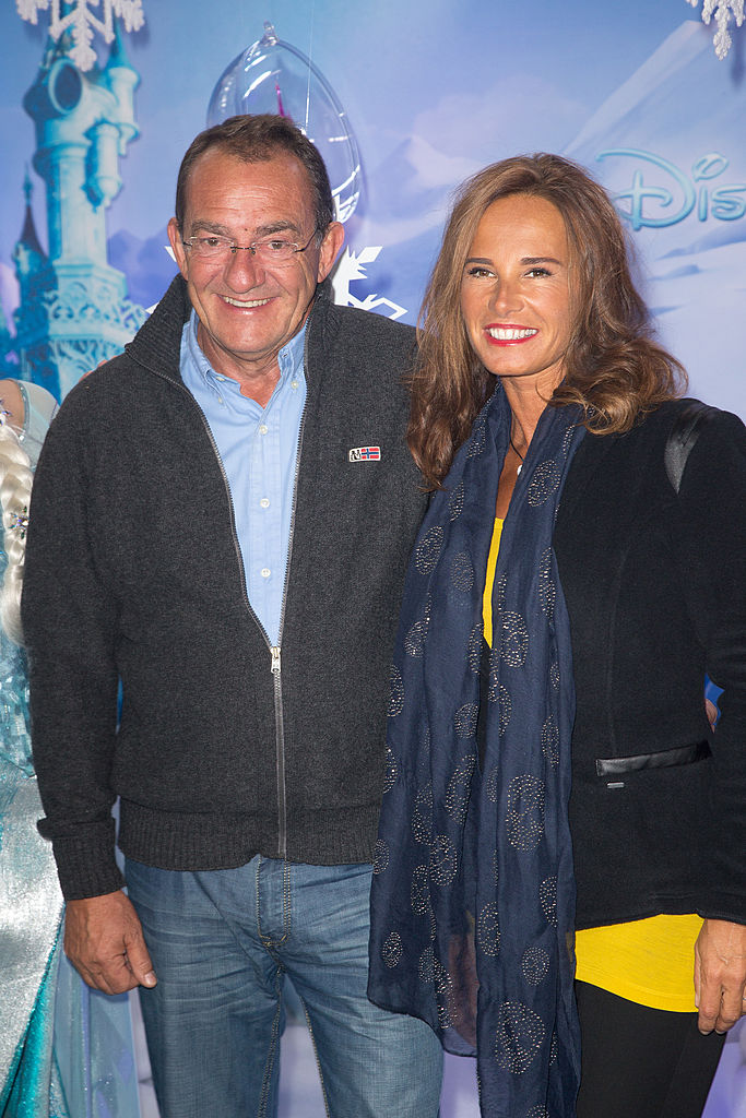 Jean-Pierre Pernaut et son épouse Nathalie Marquay assistent au lancement de la saison de Noël à Disneyland Paris, le 9 novembre 2013 à Paris, en France I Source : Getty Images