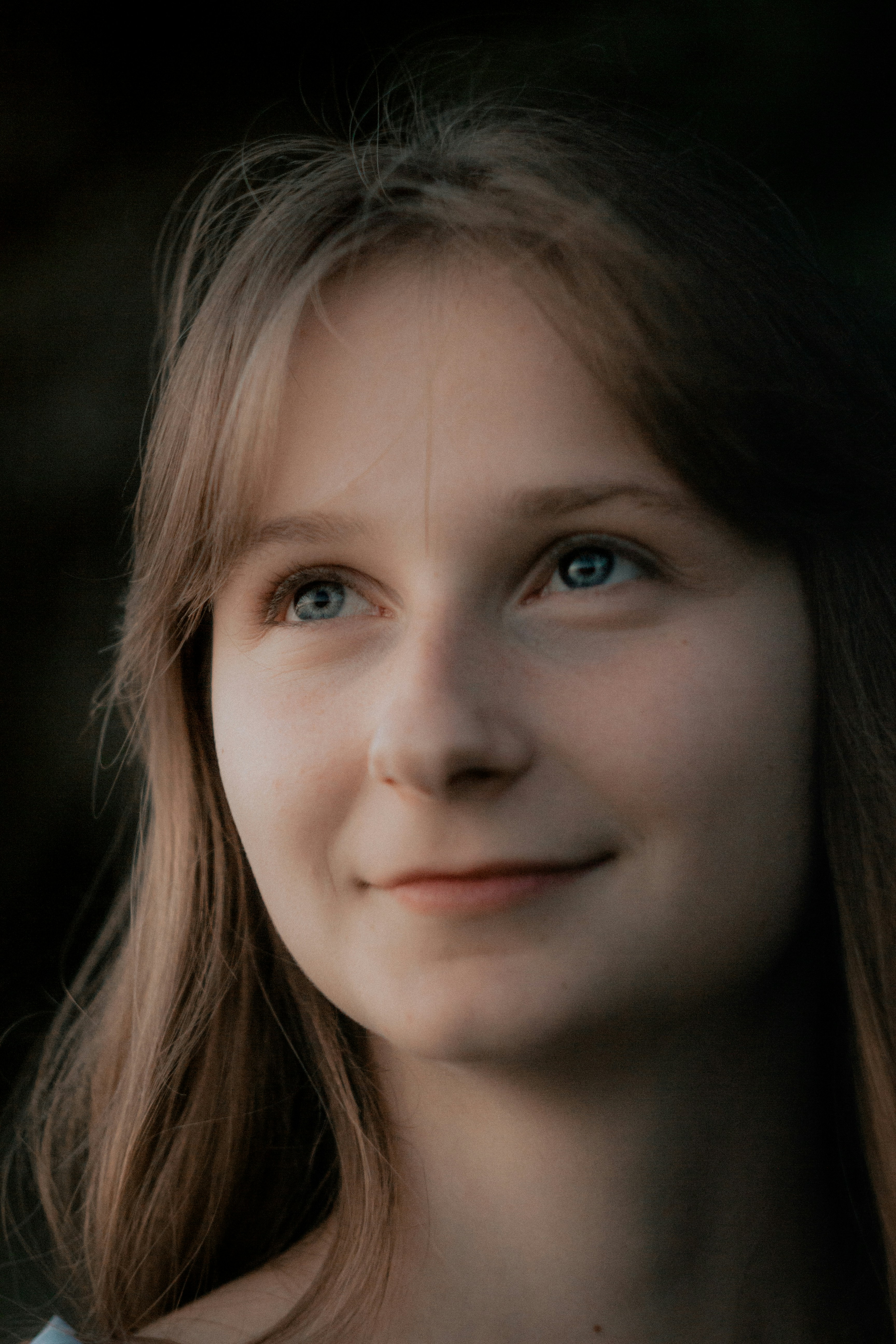 Une adolescente souriante | Source : Unsplash