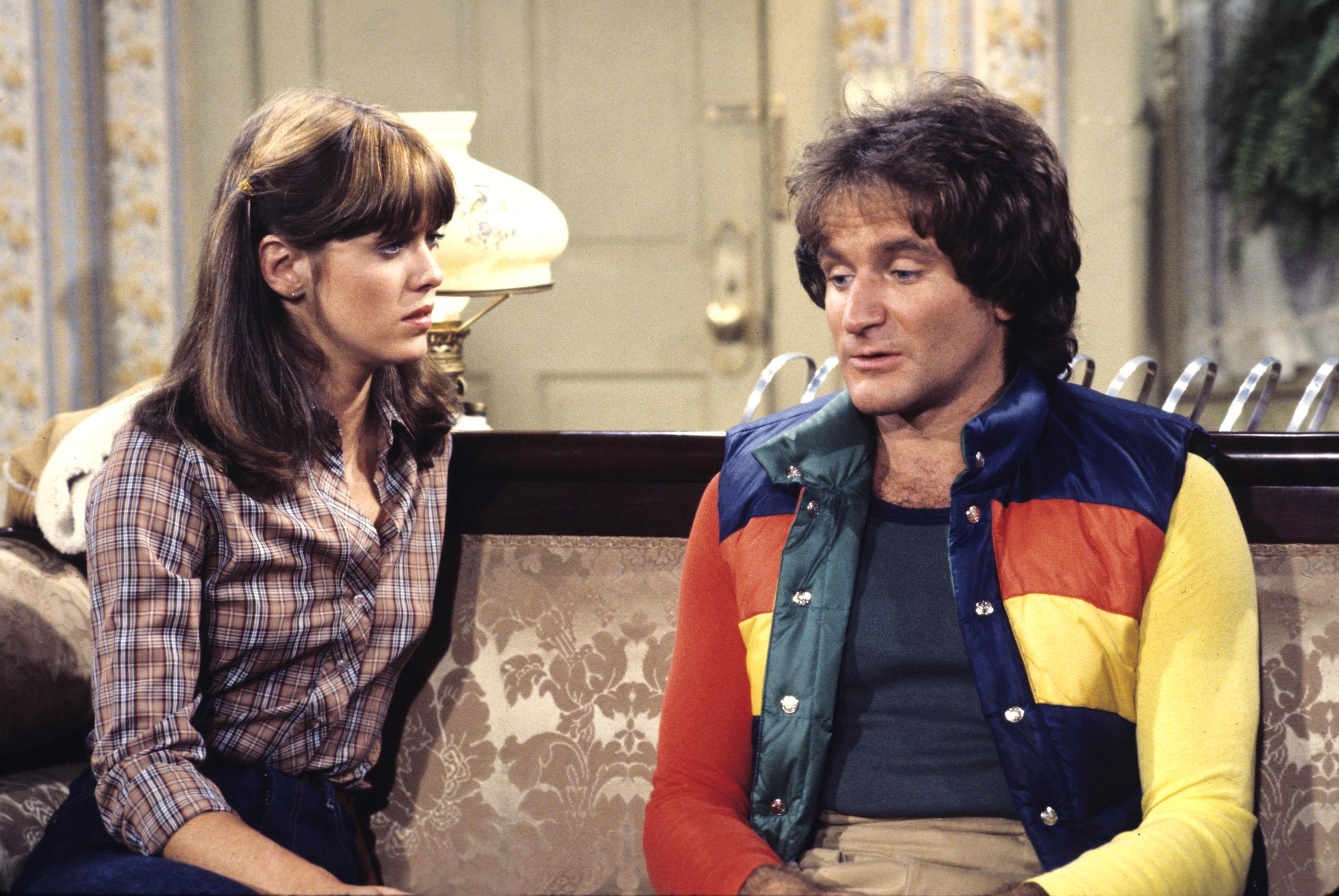L'actrice et Robin Williams sur le tournage de Mork & Mindy, 1978 | Source : Getty Images