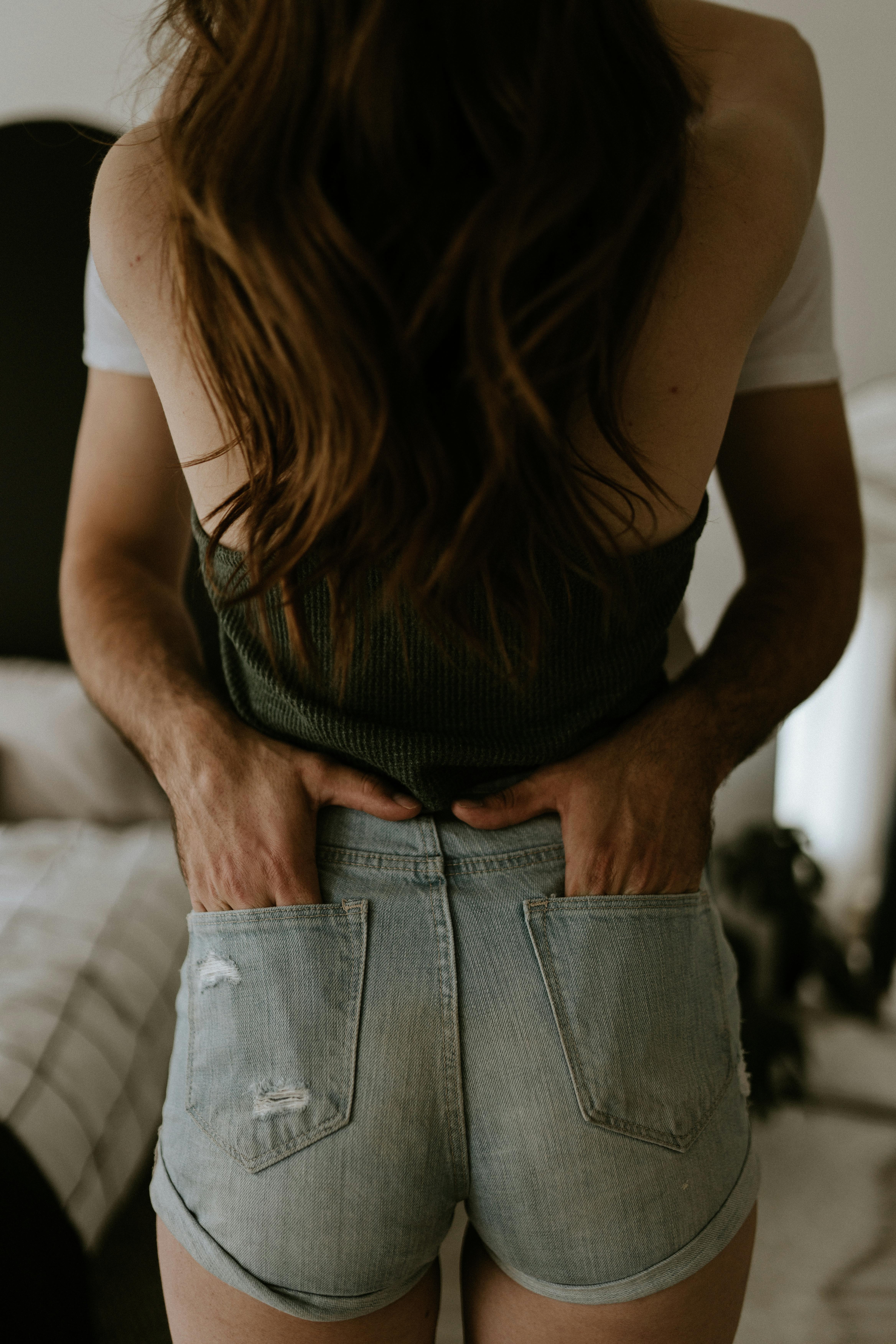 Un couple qui s'enlace | Source : Pexels