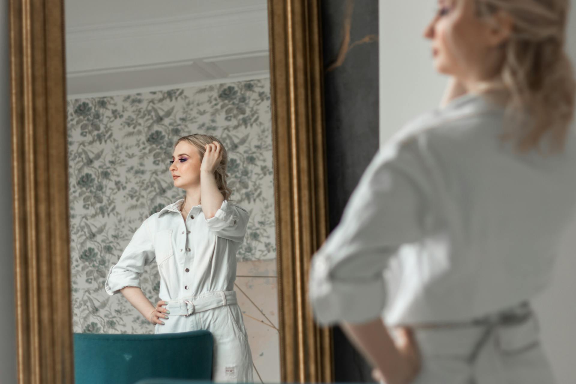 Une femme devant le miroir | Source : Pexels