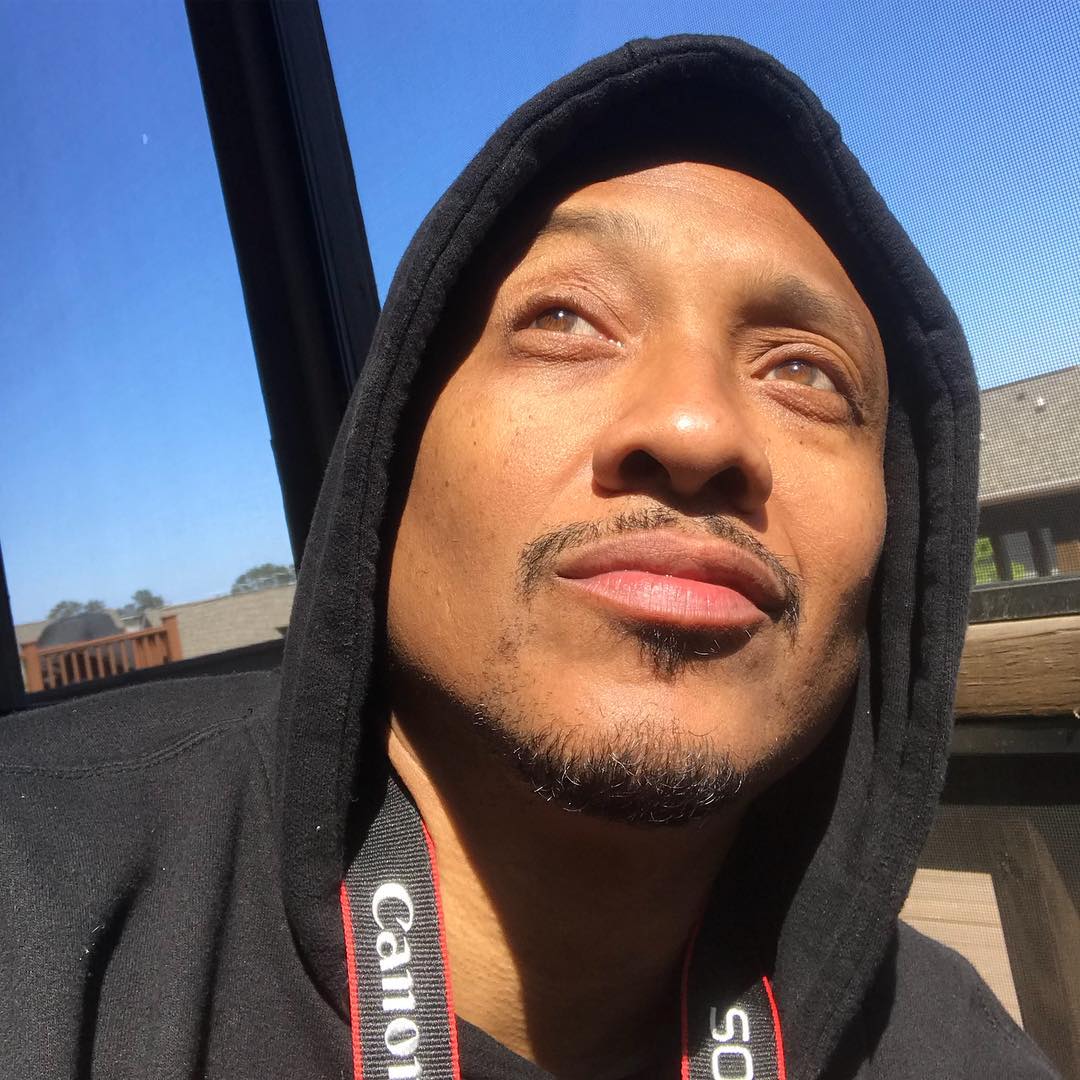 L'acteur pose pour une photo, vue dans un post daté du 22 mars 2018 | Source : Instagram/khalilkain