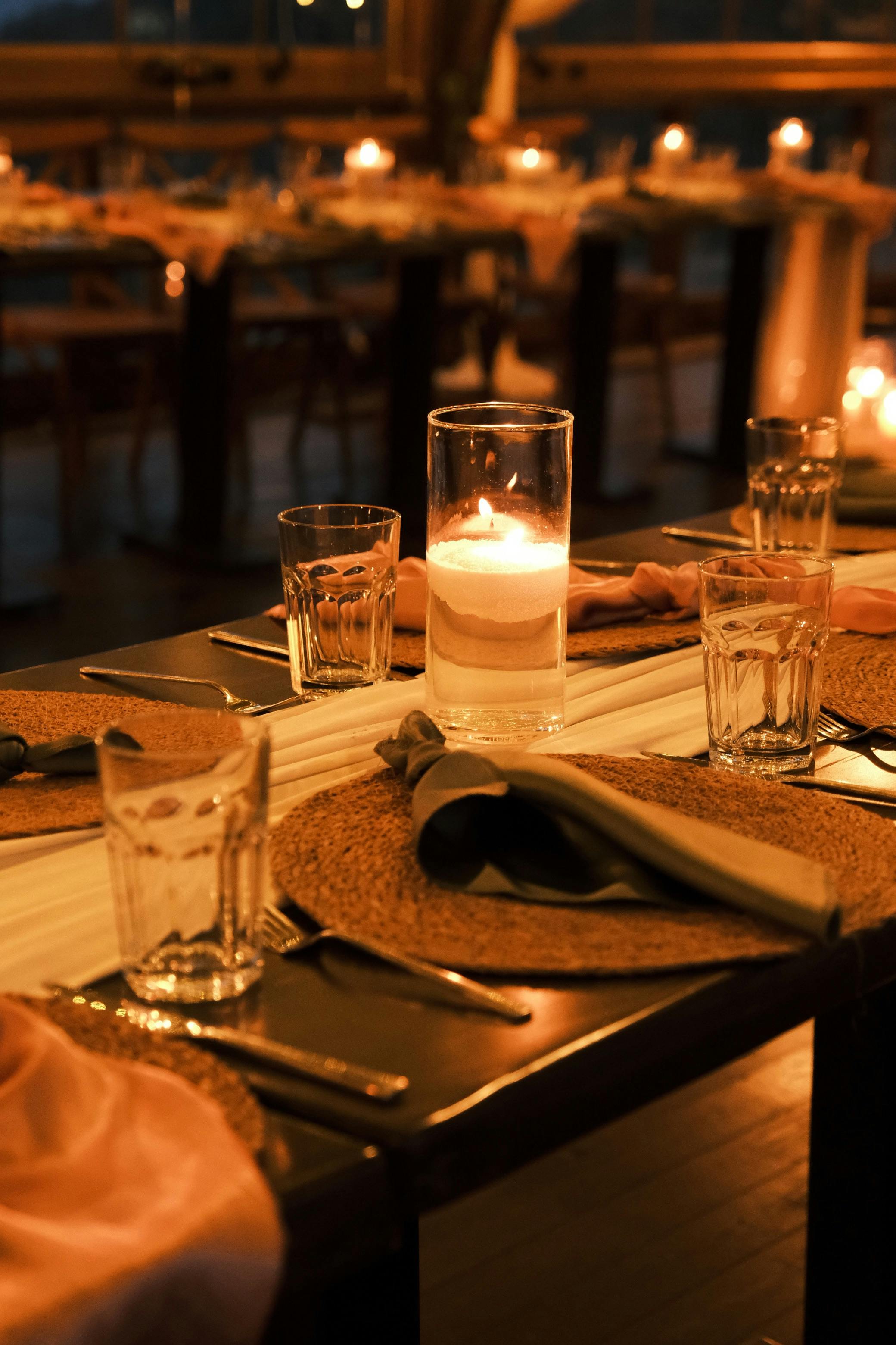 Le décor de table d'un restaurant chic | Source : Pexels