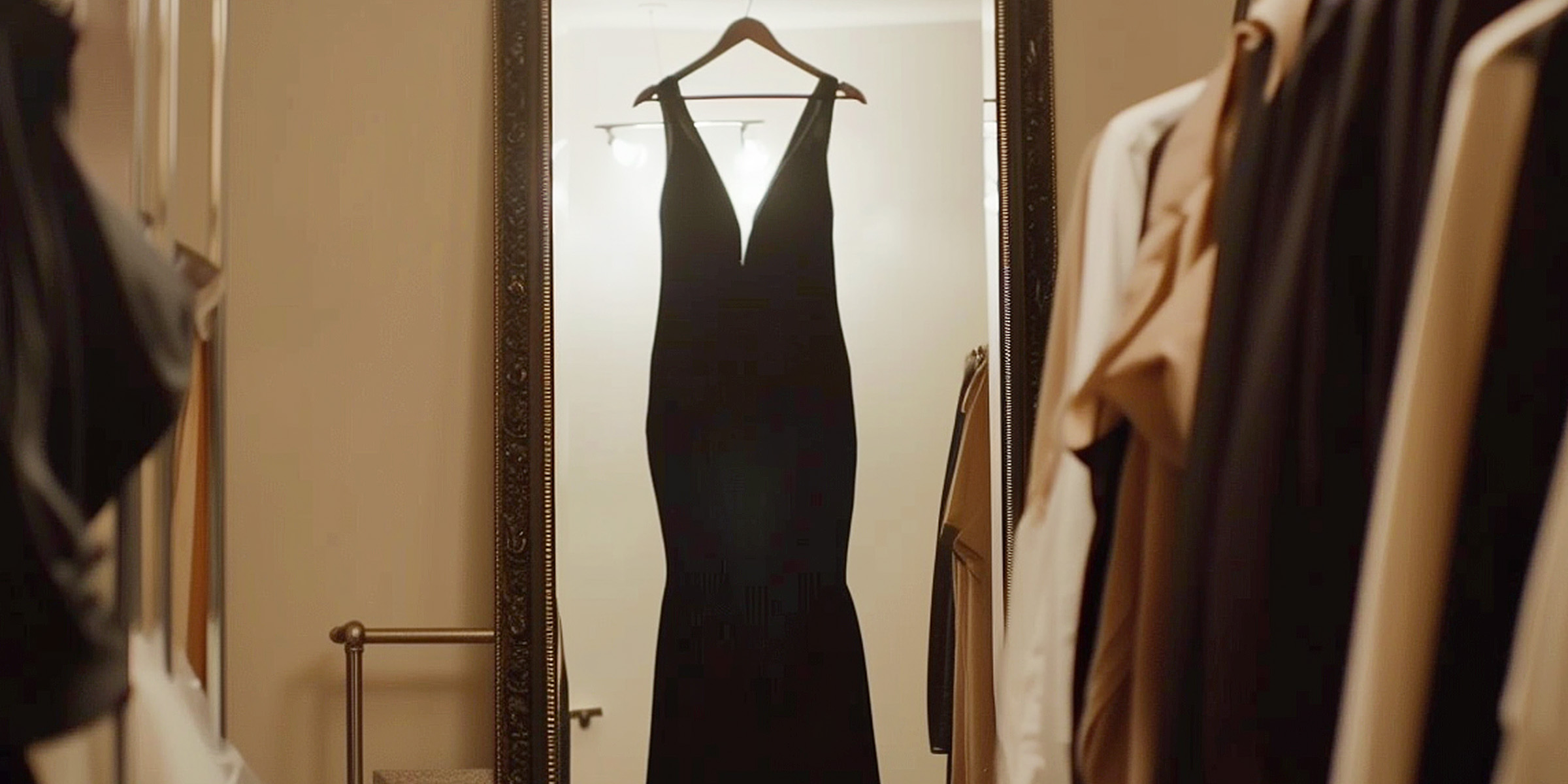 Une robe noire | Source : Ozdomedia