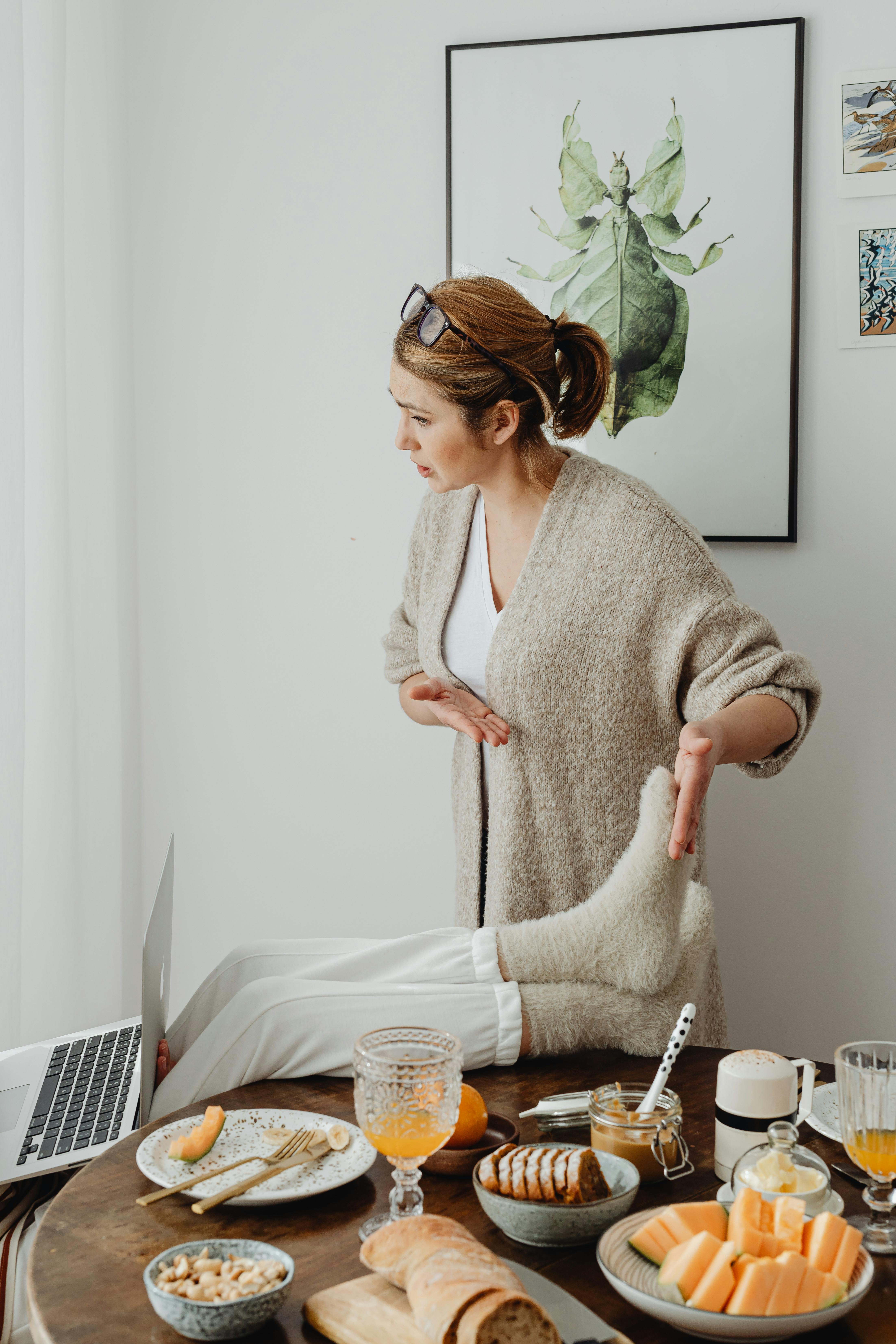 Femme se disputant avec une autre personne | Source : Pexels