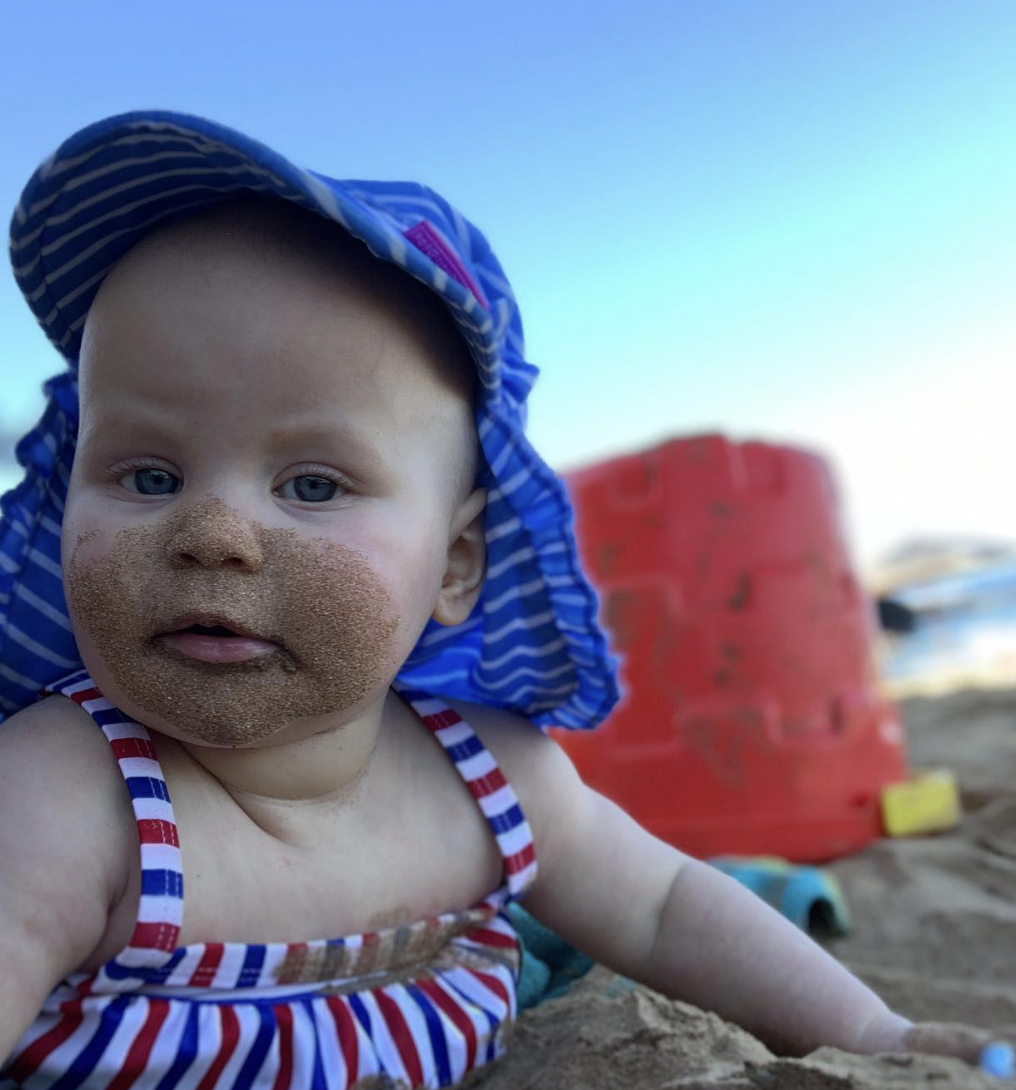 Une photo d'Aspen sur la plage, postée le 27 avril 2020 | Source : Instagram/reedchoward