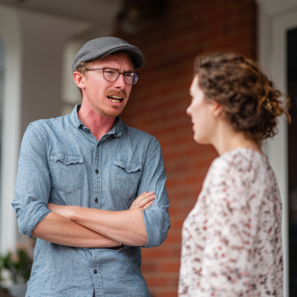 Un homme qui se dispute avec une femme | Source : Midjourney
