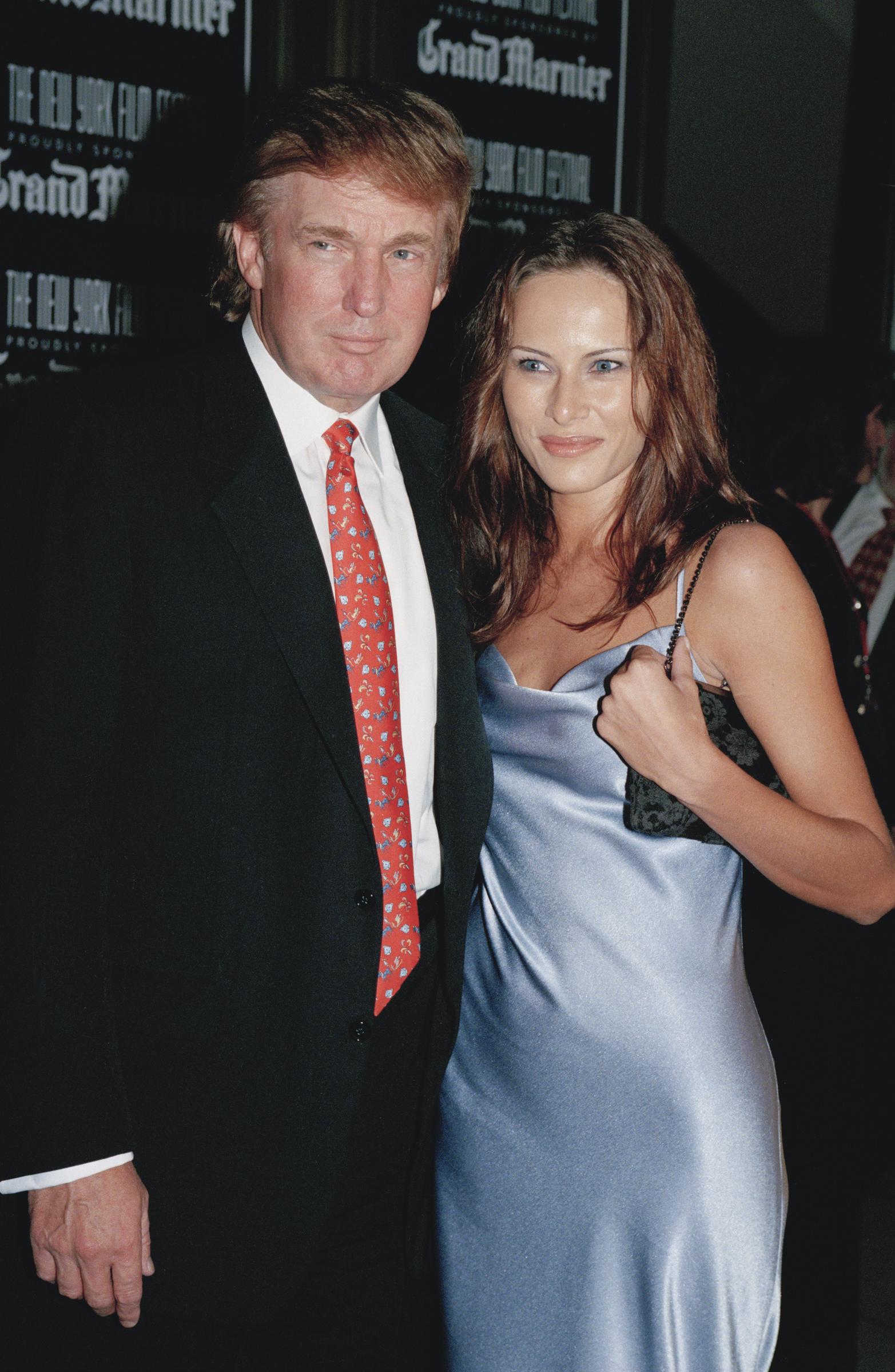 Donald Trump et Melania Knauss le 26 juin 1998 | Source : Getty Images