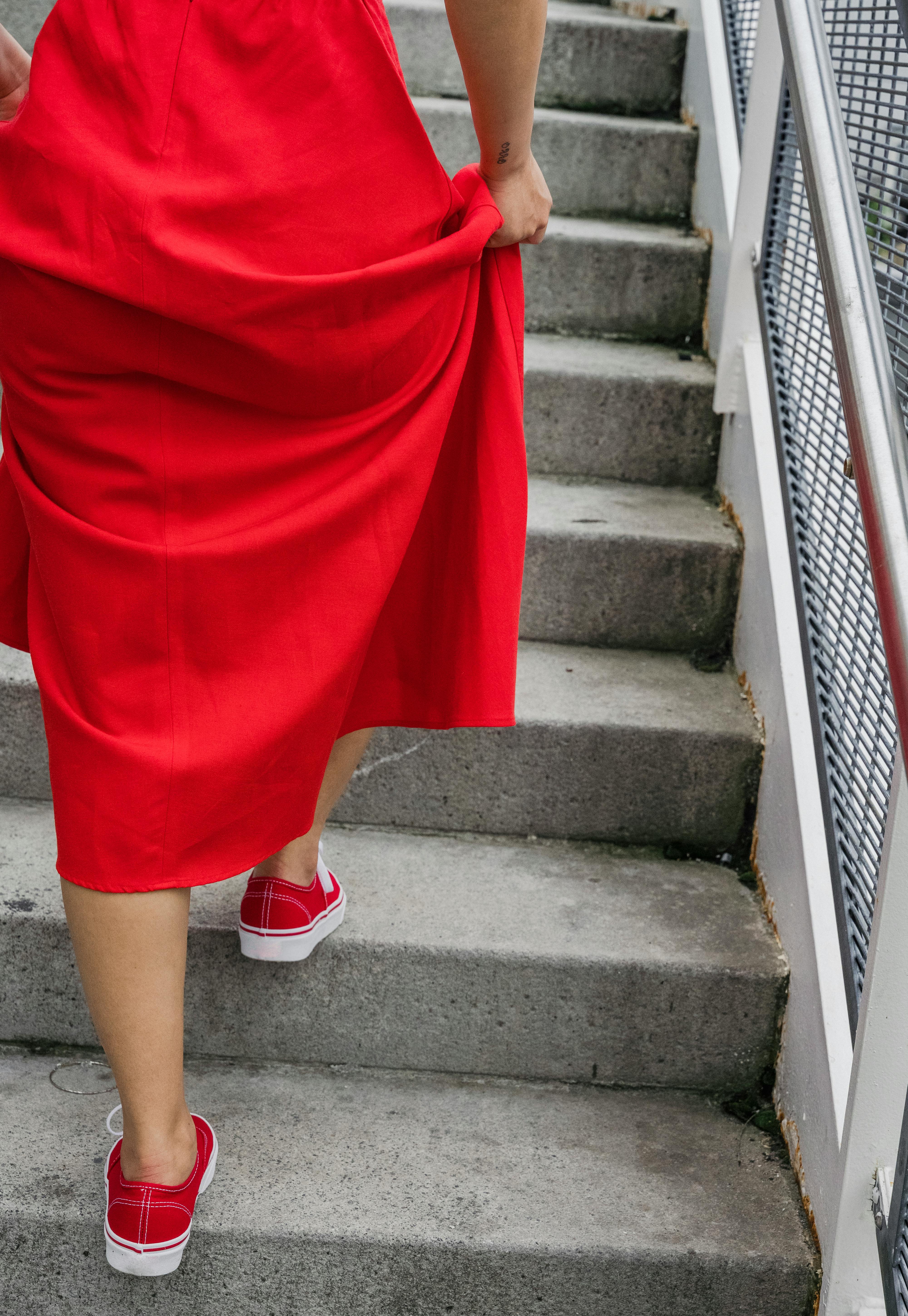 Une personne marchant à l'étage | Source : Pexels
